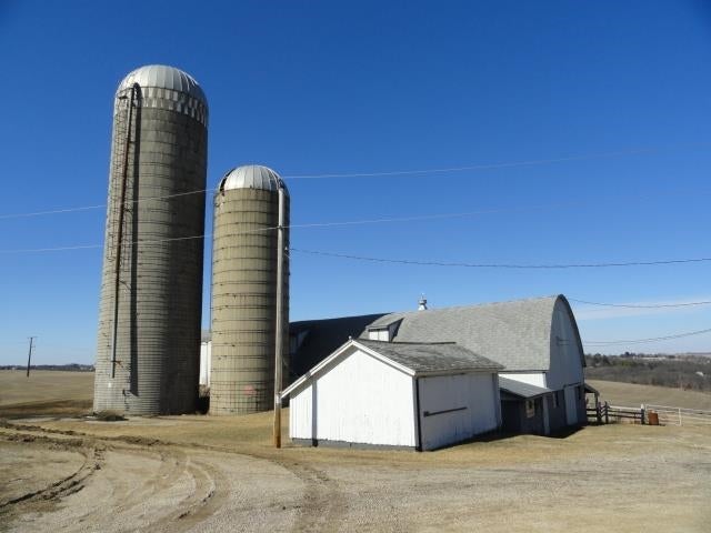 Enjoy rural living from this 5 bedroom 2 bath 3000 square foot beauty – image 70