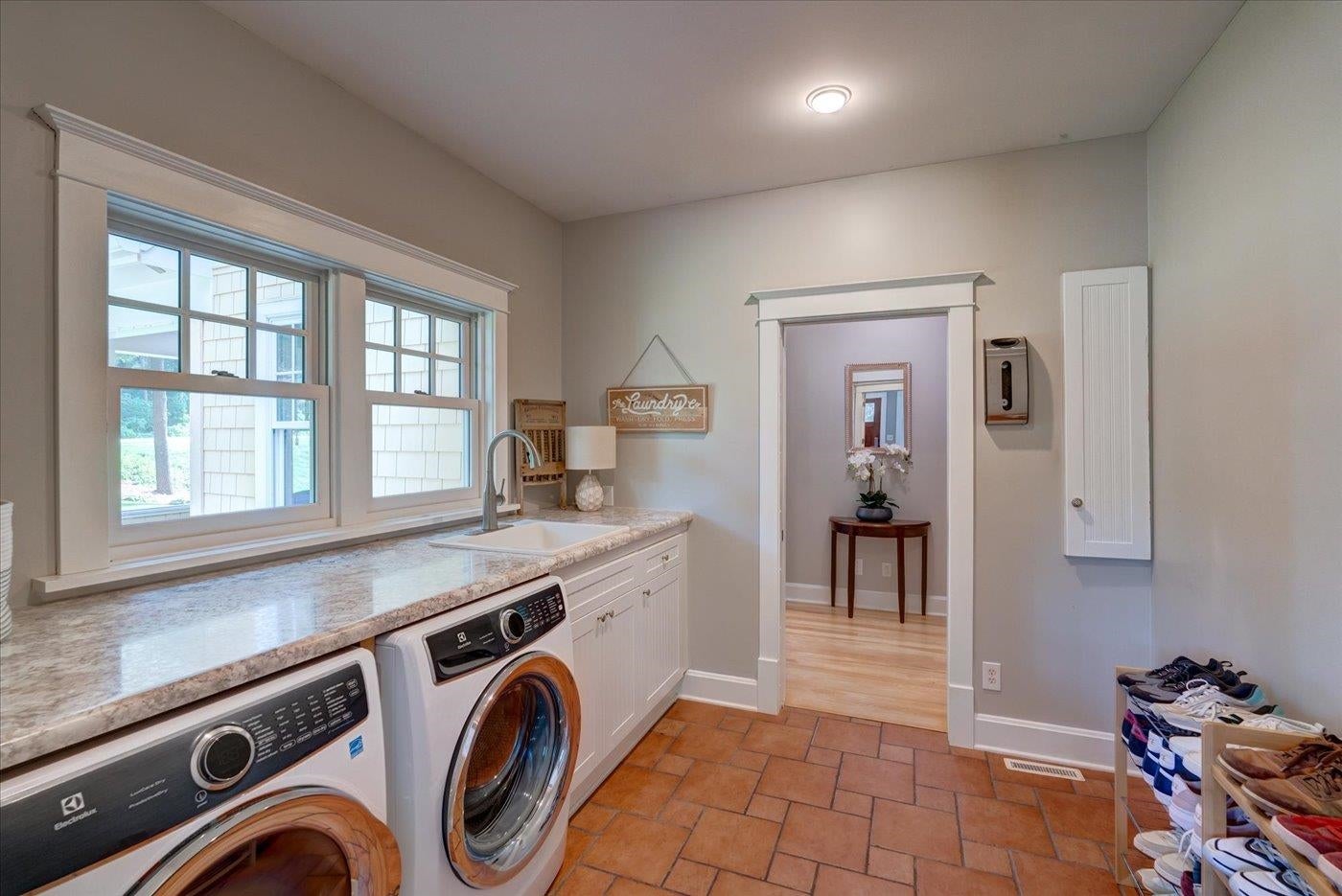 Verona, Wisconsin, 53593, United States, 4 Bedrooms Bedrooms, ,4 BathroomsBathrooms,Residential,Active,1909087