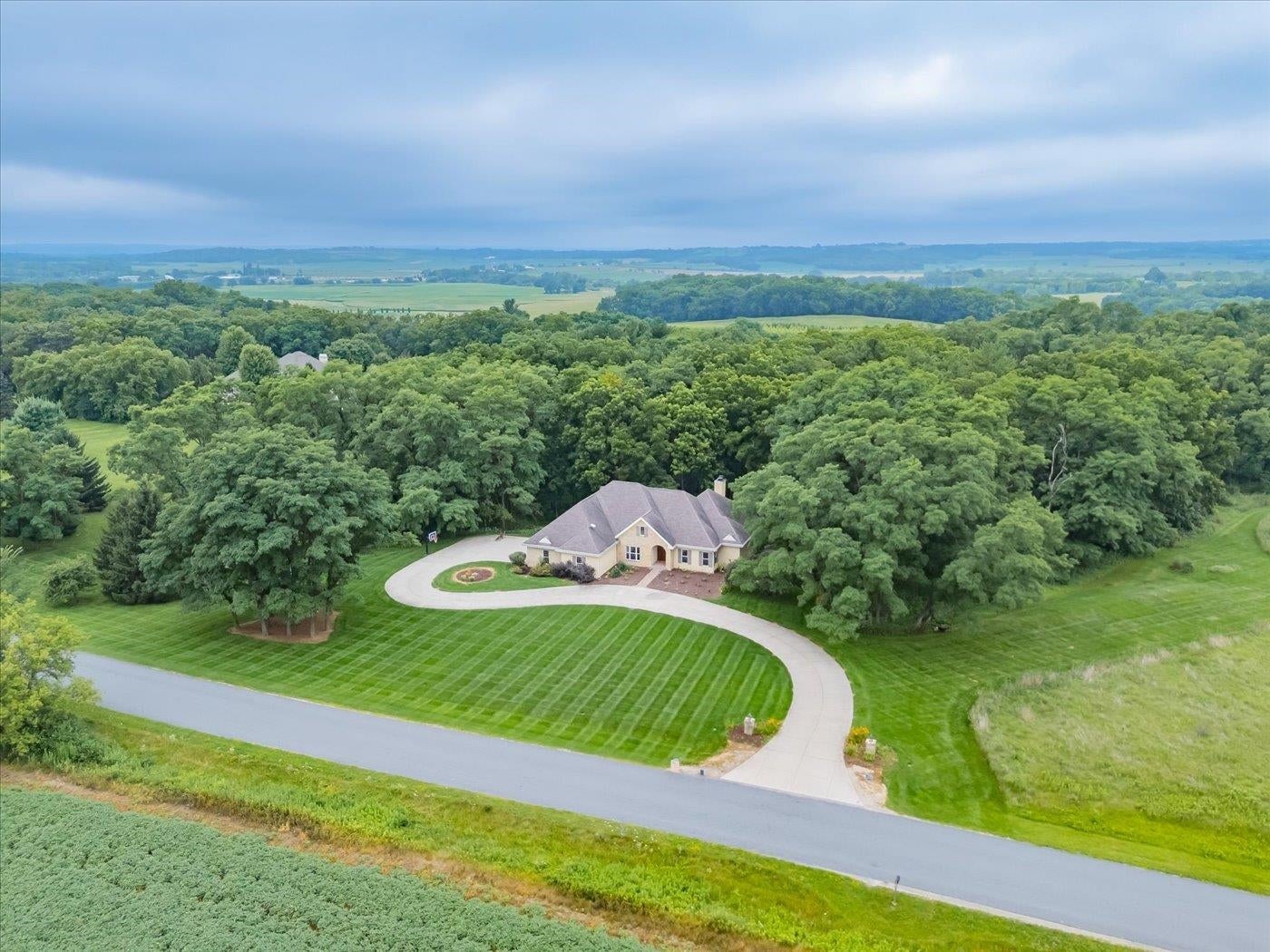 Verona, Wisconsin, 53593, United States, 5 Bedrooms Bedrooms, ,4 BathroomsBathrooms,Residential,Active,1913017