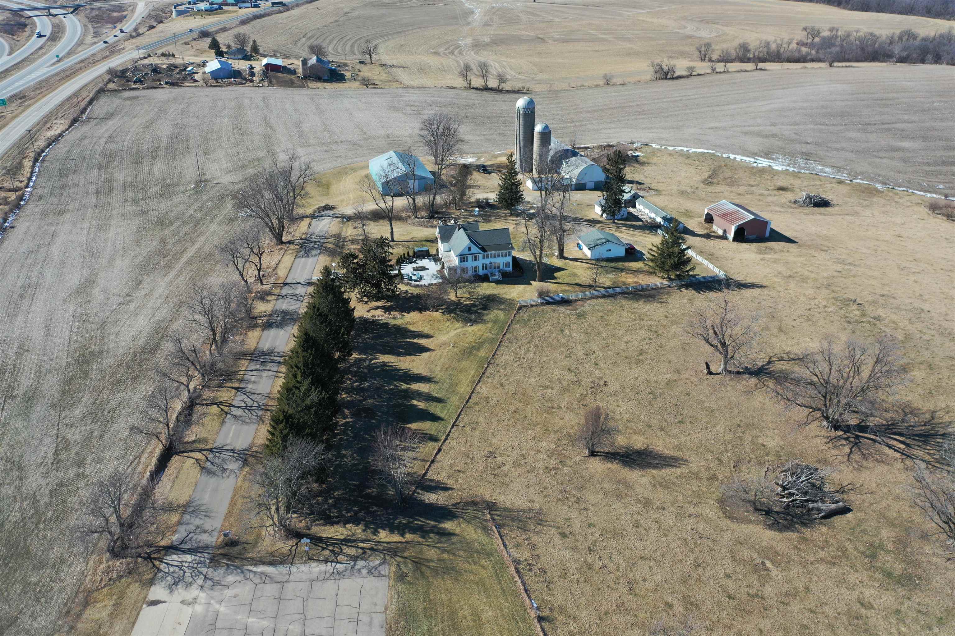 Enjoy rural living from this 5 bedroom 2 bath 3000 square foot beauty – image 57