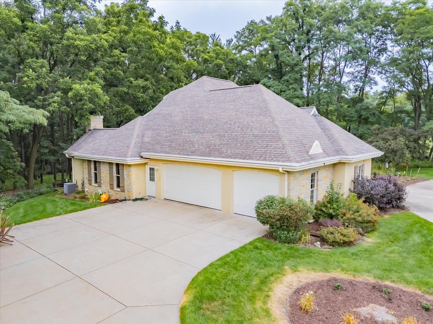 Verona, Wisconsin, 53593, United States, 5 Bedrooms Bedrooms, ,4 BathroomsBathrooms,Residential,Active,1913017