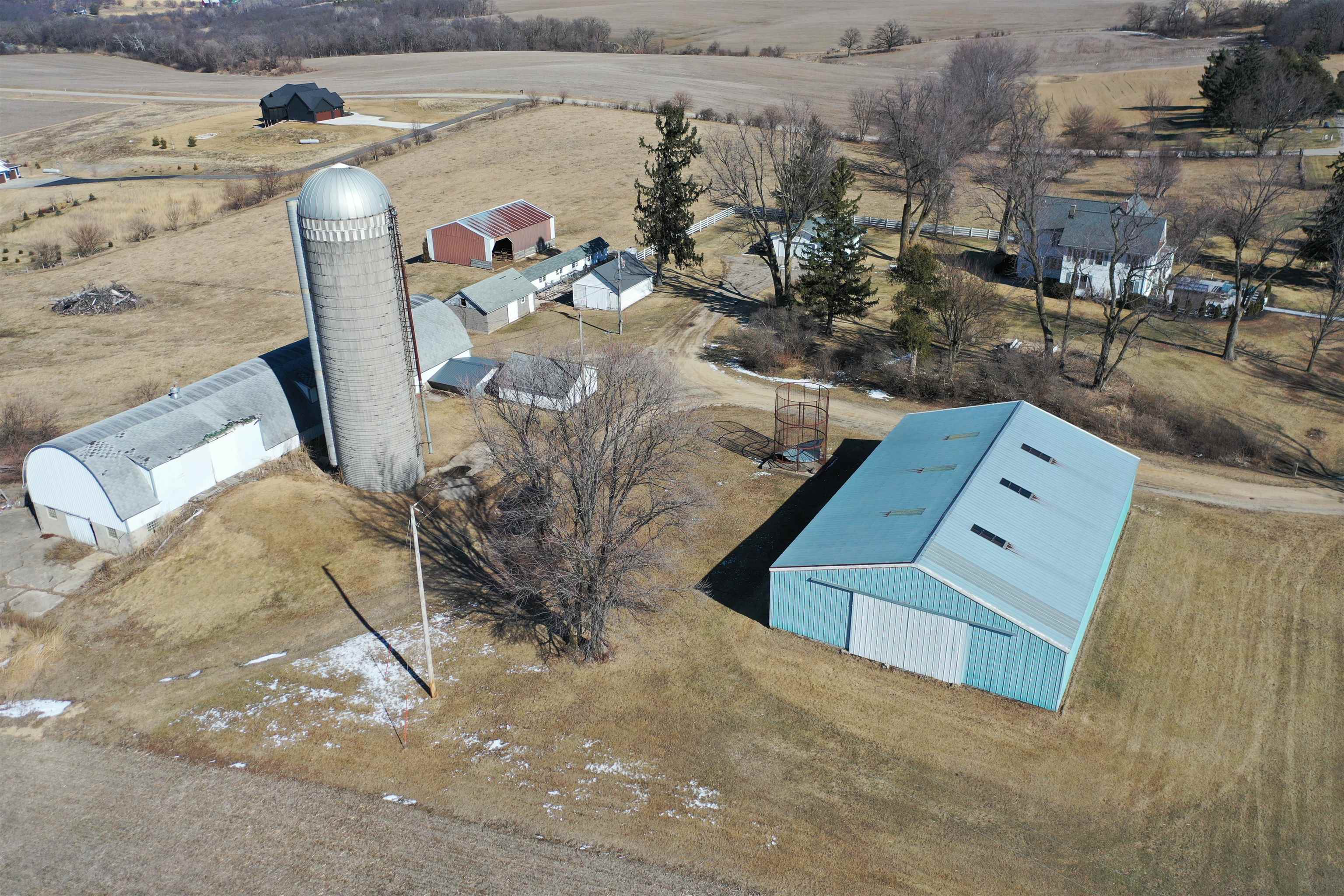 Enjoy rural living from this 5 bedroom 2 bath 3000 square foot beauty – image 60