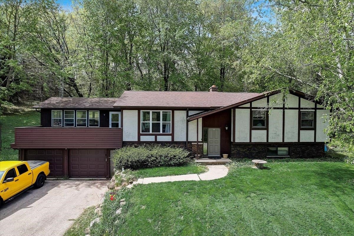 Lodi, Wisconsin, 53555, United States, 4 Bedrooms Bedrooms, ,2 BathroomsBathrooms,Residential,Contingent,2007323