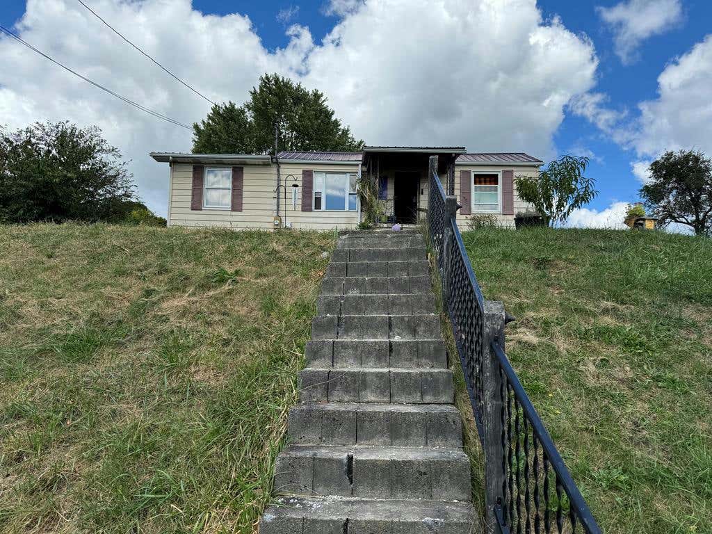 265 FAIRMONT AVE, TAZEWELL, VA 24651, photo 1 of 14