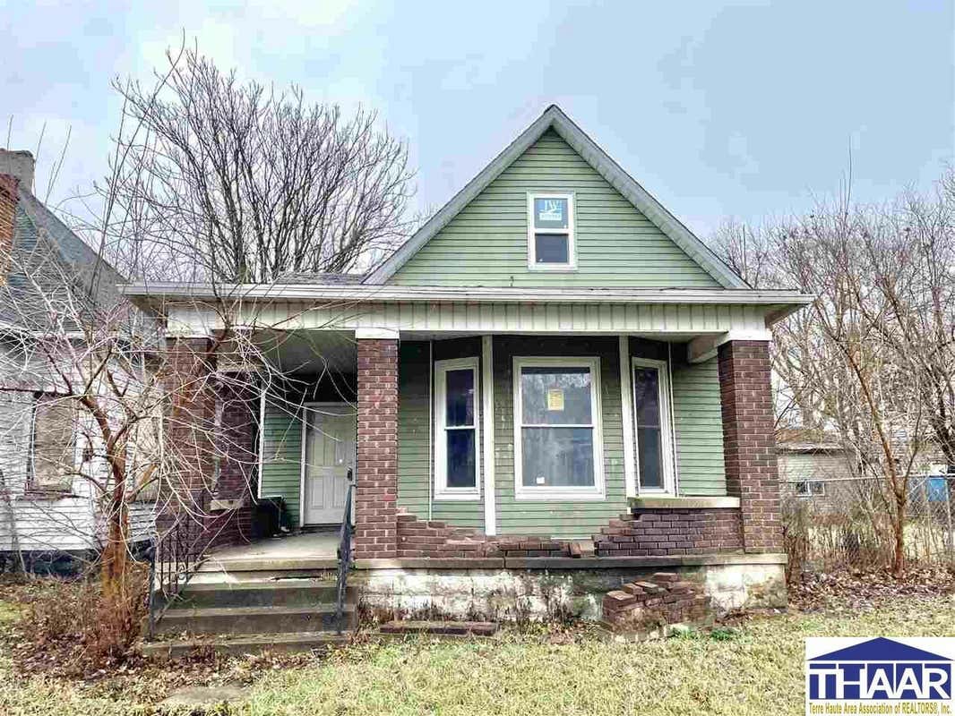 220 S 16TH ST, TERRE HAUTE, IN 47807, photo 1 of 40