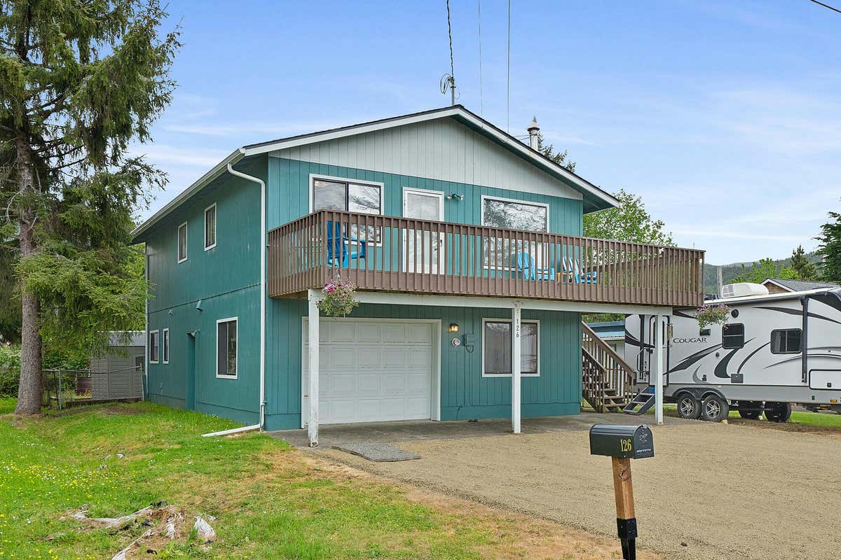 126 N HARBOR ST, ROCKAWAY BEACH, OR 97136, photo 1 of 24