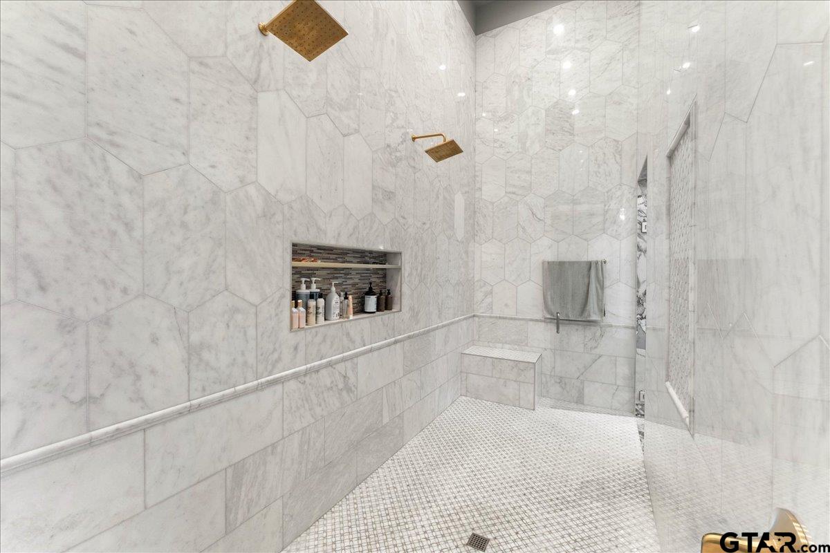 Lindale, Texas, 75771, United States, 4 Bedrooms Bedrooms, ,7 BathroomsBathrooms,Residential,Active,1941343
