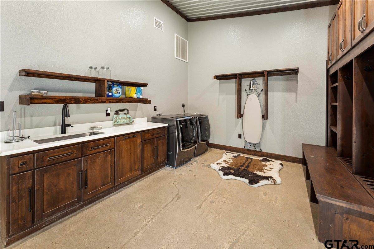 Tyler, Texas, 75706, United States, 3 Bedrooms Bedrooms, ,3 BathroomsBathrooms,Residential,Active,1944458