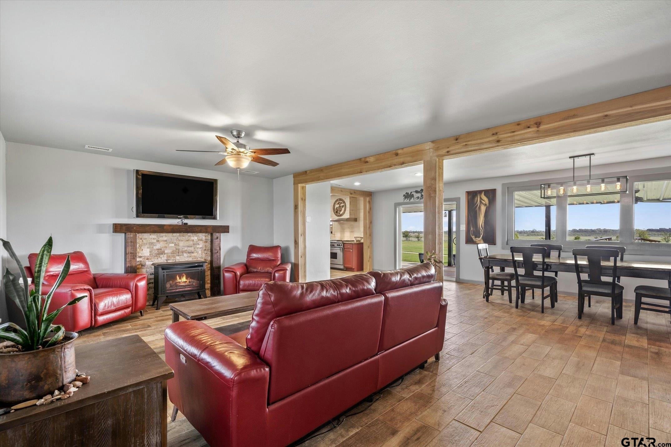 Kaufman, Texas, 75142, United States, 4 Bedrooms Bedrooms, ,3 BathroomsBathrooms,Residential,Active,1808205