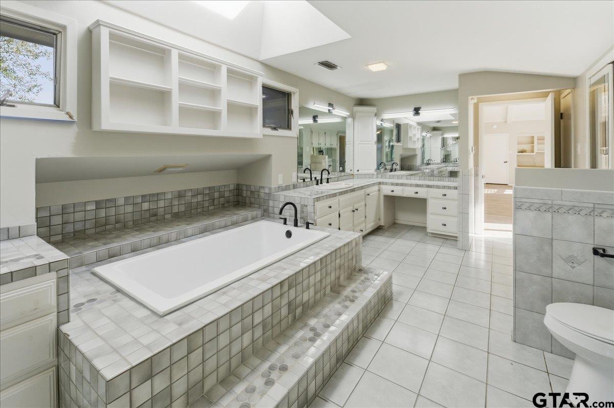 Sulphur Springs, Texas, 75482, United States, 4 Bedrooms Bedrooms, ,4 BathroomsBathrooms,Residential,Active,1999168