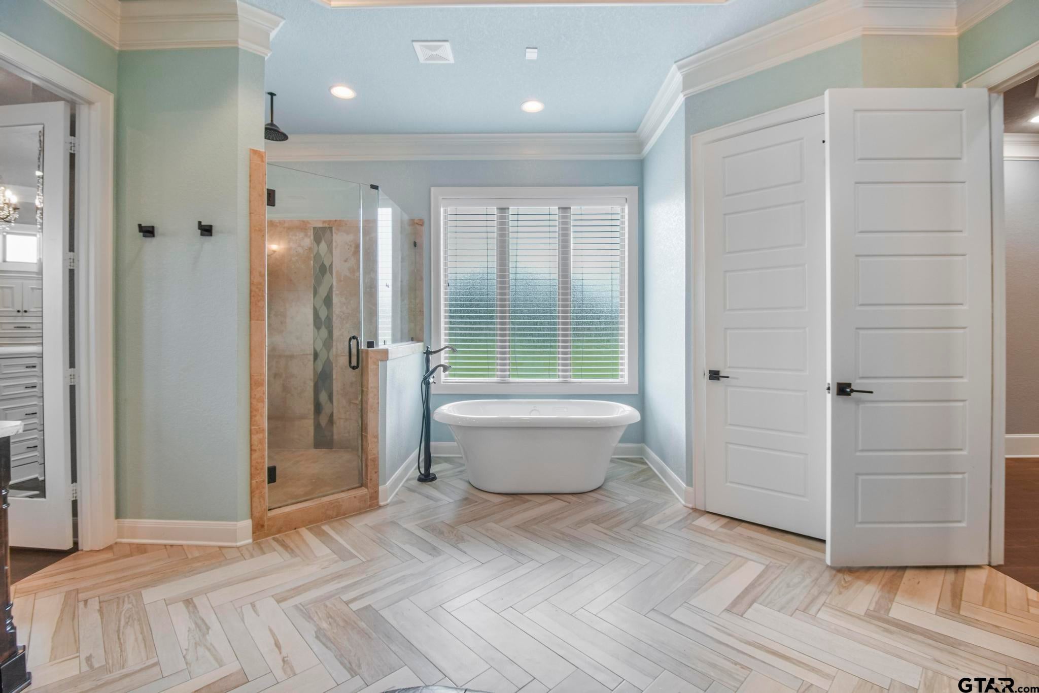 Tyler, Texas, 75703, United States, 6 Bedrooms Bedrooms, ,9 BathroomsBathrooms,Residential,Active,2006929