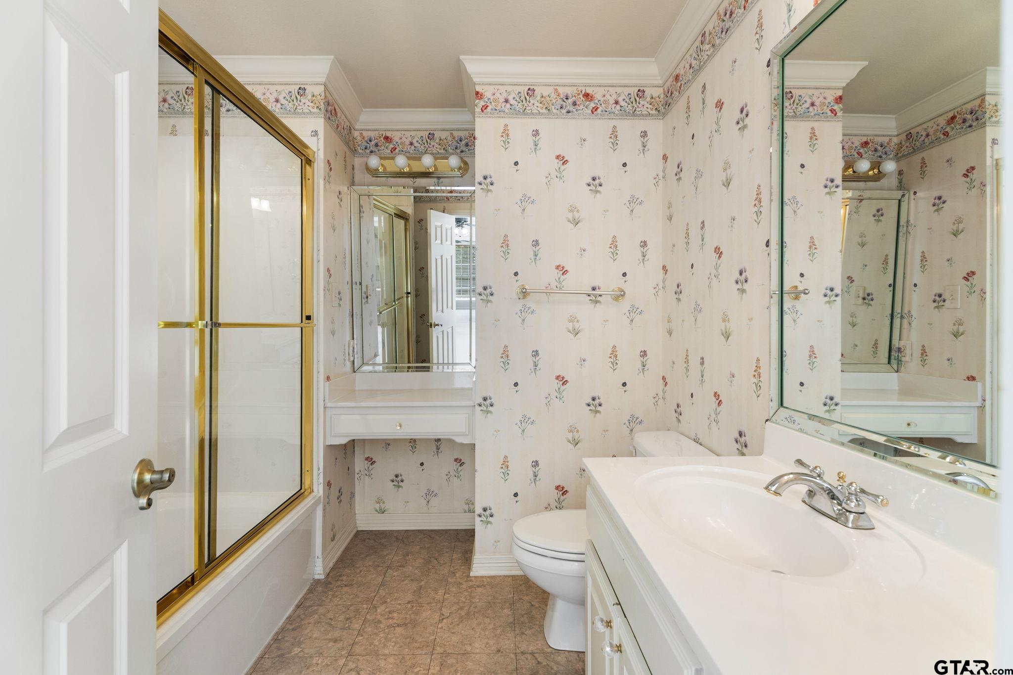 Tyler, Texas, 75703, United States, 6 Bedrooms Bedrooms, ,5 BathroomsBathrooms,Residential,Active,1892424