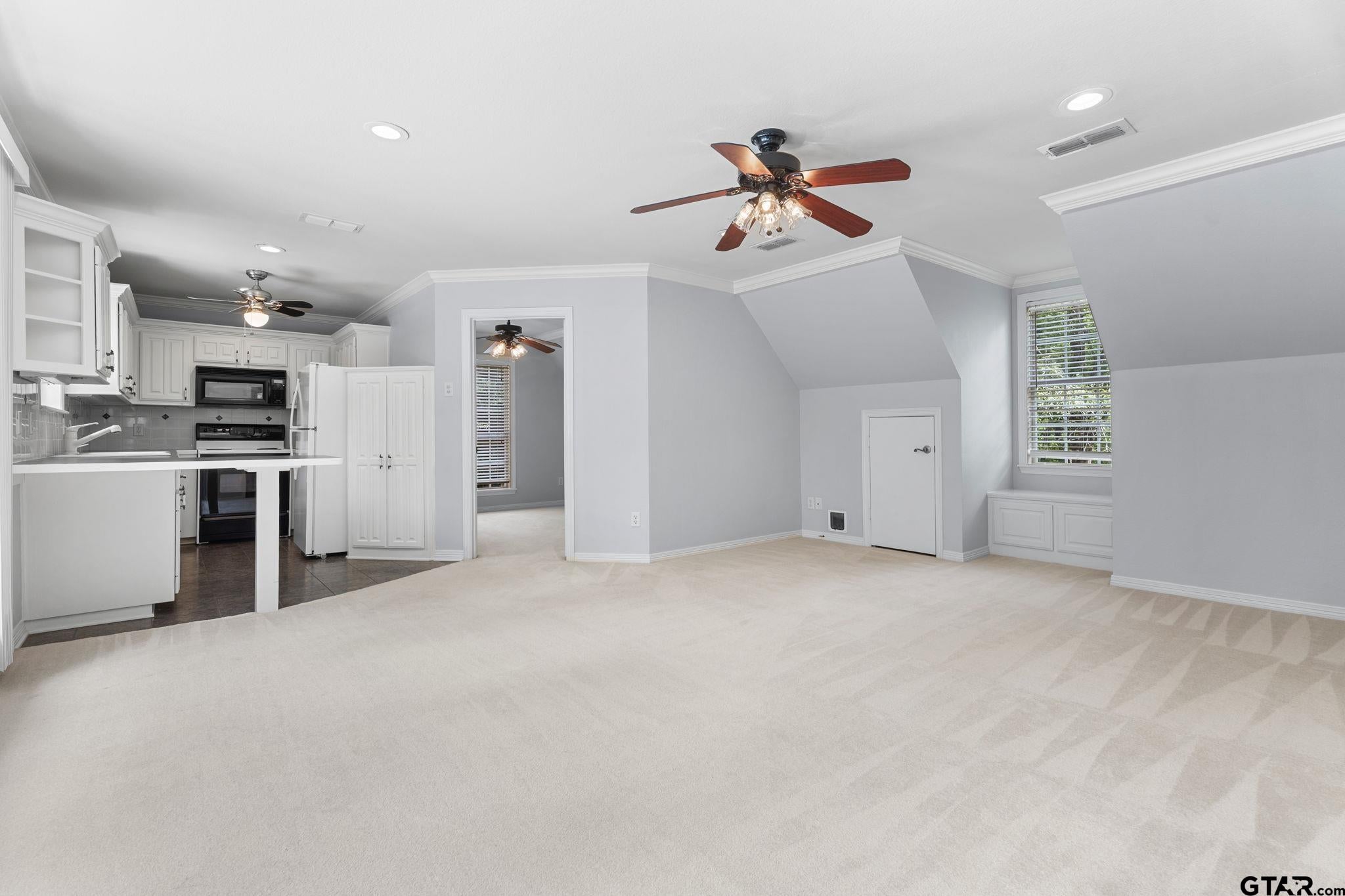 Tyler, Texas, 75703, United States, 6 Bedrooms Bedrooms, ,5 BathroomsBathrooms,Residential,Active,1892424