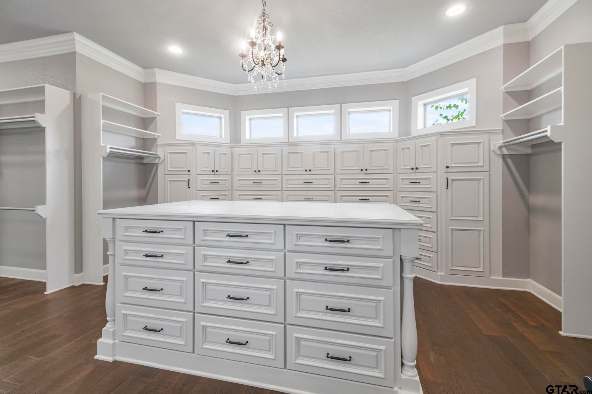 Tyler, Texas, 75703, United States, 6 Bedrooms Bedrooms, ,9 BathroomsBathrooms,Residential,Active,1953435