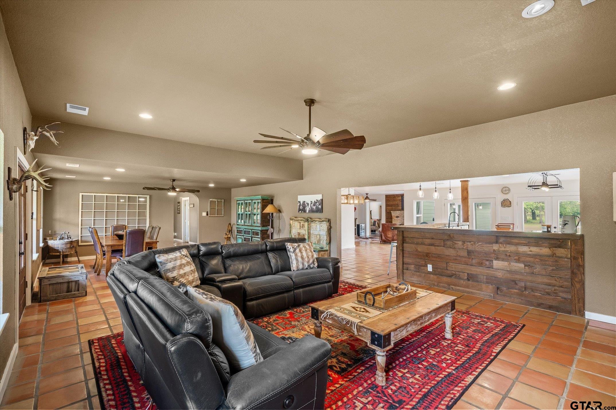 Kaufman, Texas, 75142, United States, 4 Bedrooms Bedrooms, ,3 BathroomsBathrooms,Residential,Active,2044171