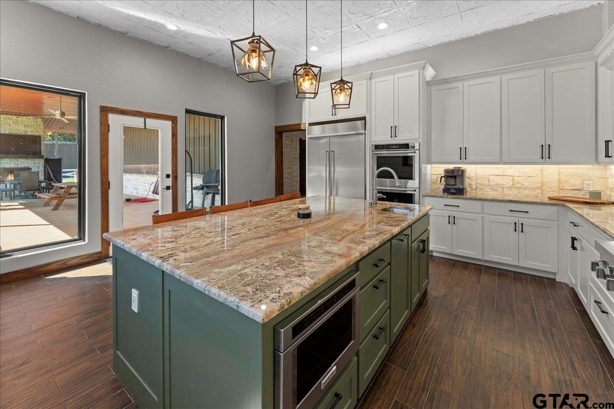 Tyler, Texas, 75706, United States, 3 Bedrooms Bedrooms, ,3 BathroomsBathrooms,Residential,Active,1944458