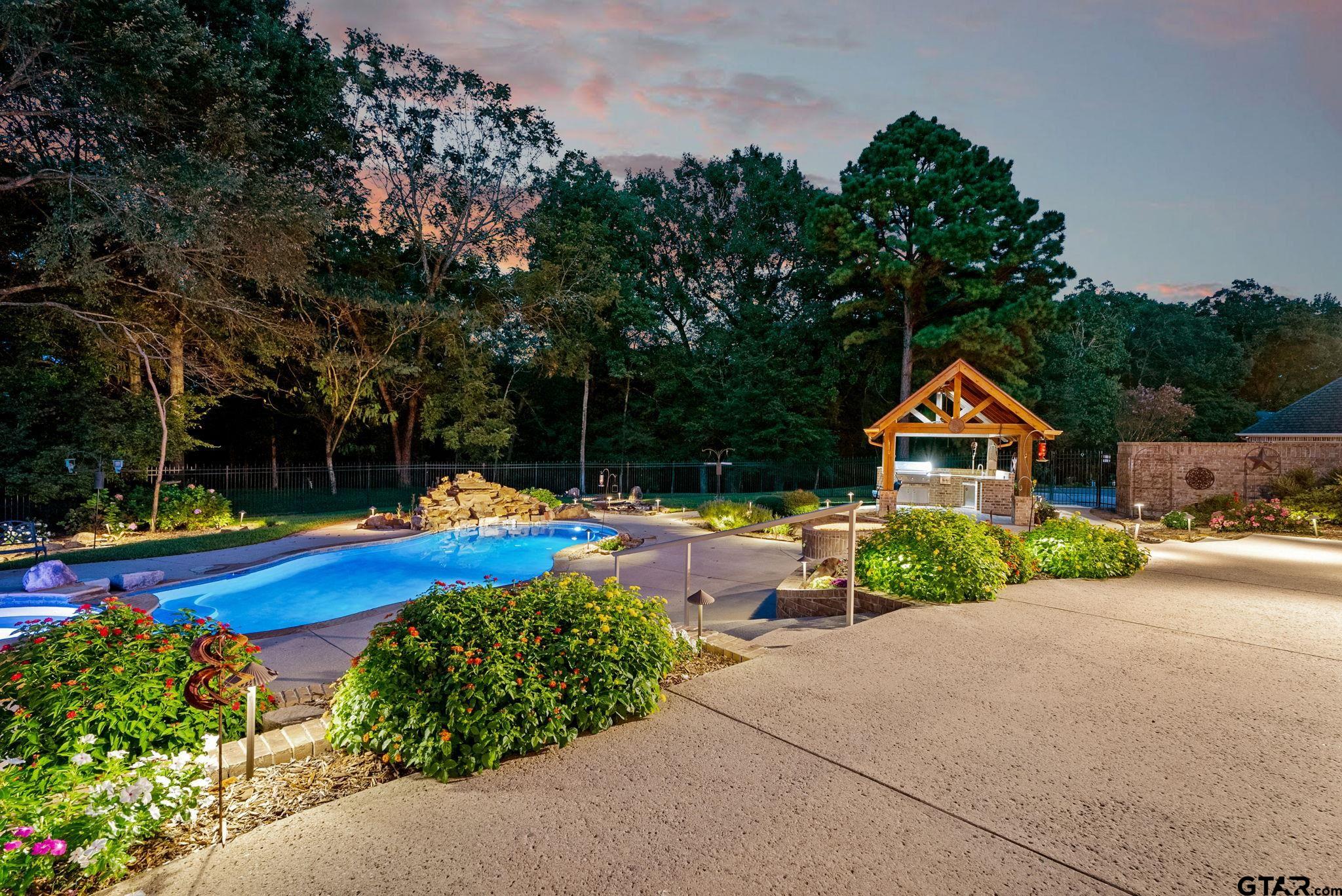 Tyler, Texas, 75707, United States, 4 Bedrooms Bedrooms, ,4 BathroomsBathrooms,Residential,Active,1944068