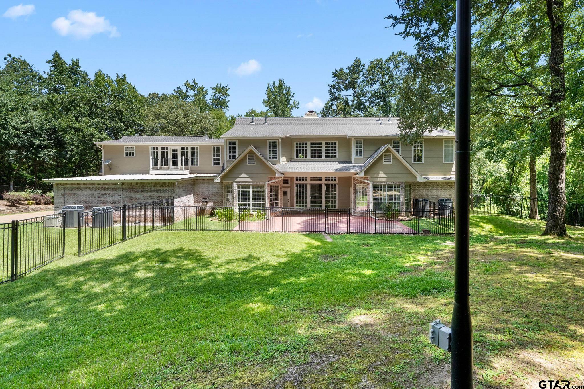 Tyler, Texas, 75703, United States, 6 Bedrooms Bedrooms, ,5 BathroomsBathrooms,Residential,Active,1892424