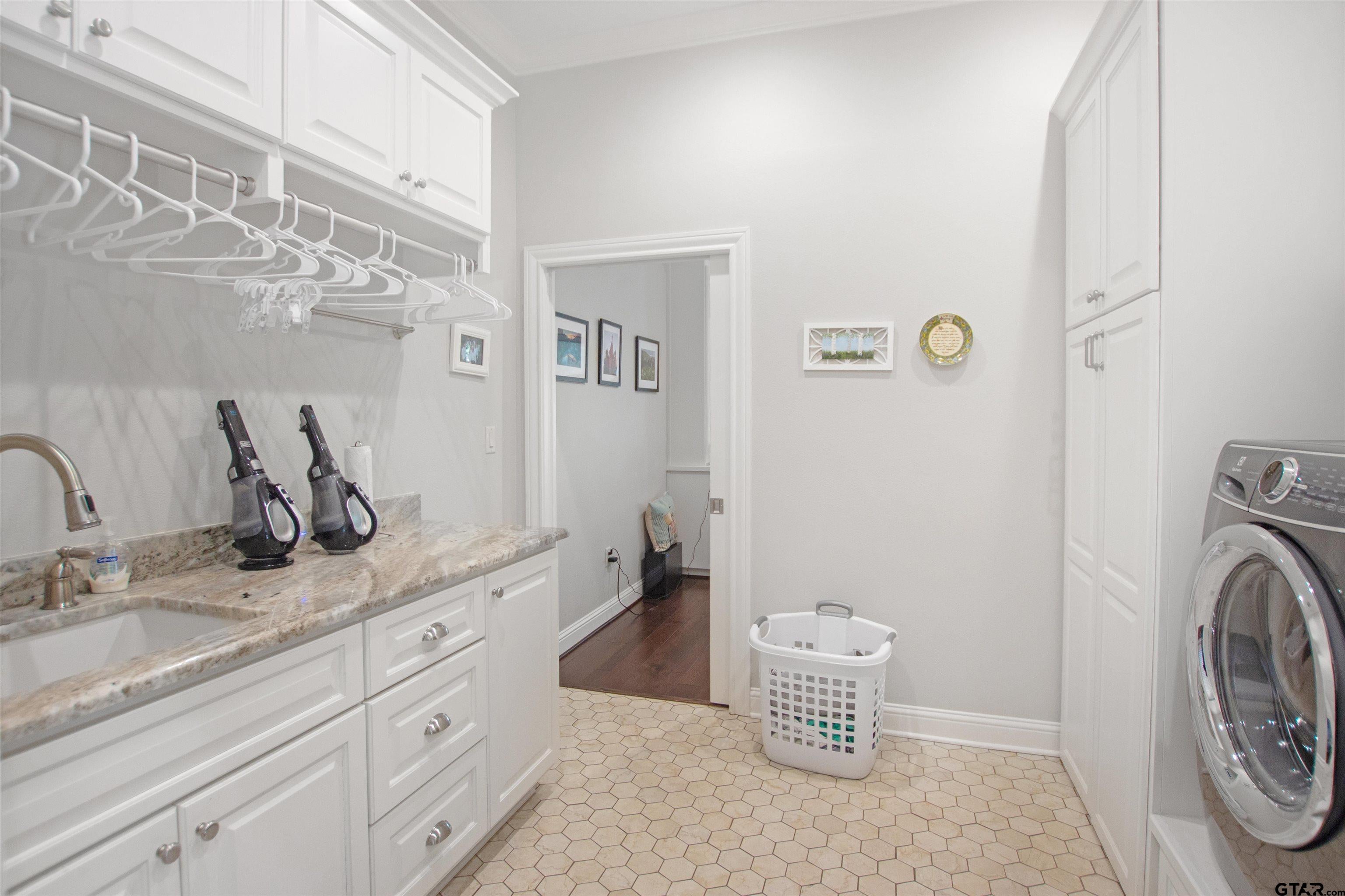 Flint, Texas, 75762, United States, 5 Bedrooms Bedrooms, ,6 BathroomsBathrooms,Residential,Active,1987250