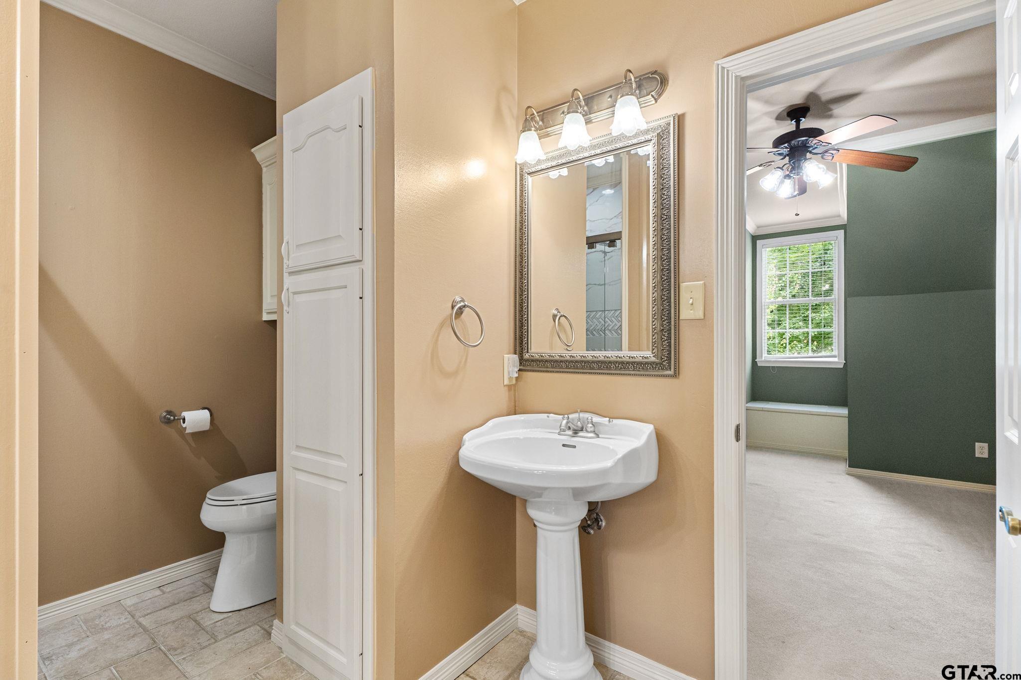 Tyler, Texas, 75703, United States, 6 Bedrooms Bedrooms, ,5 BathroomsBathrooms,Residential,Active,1892424