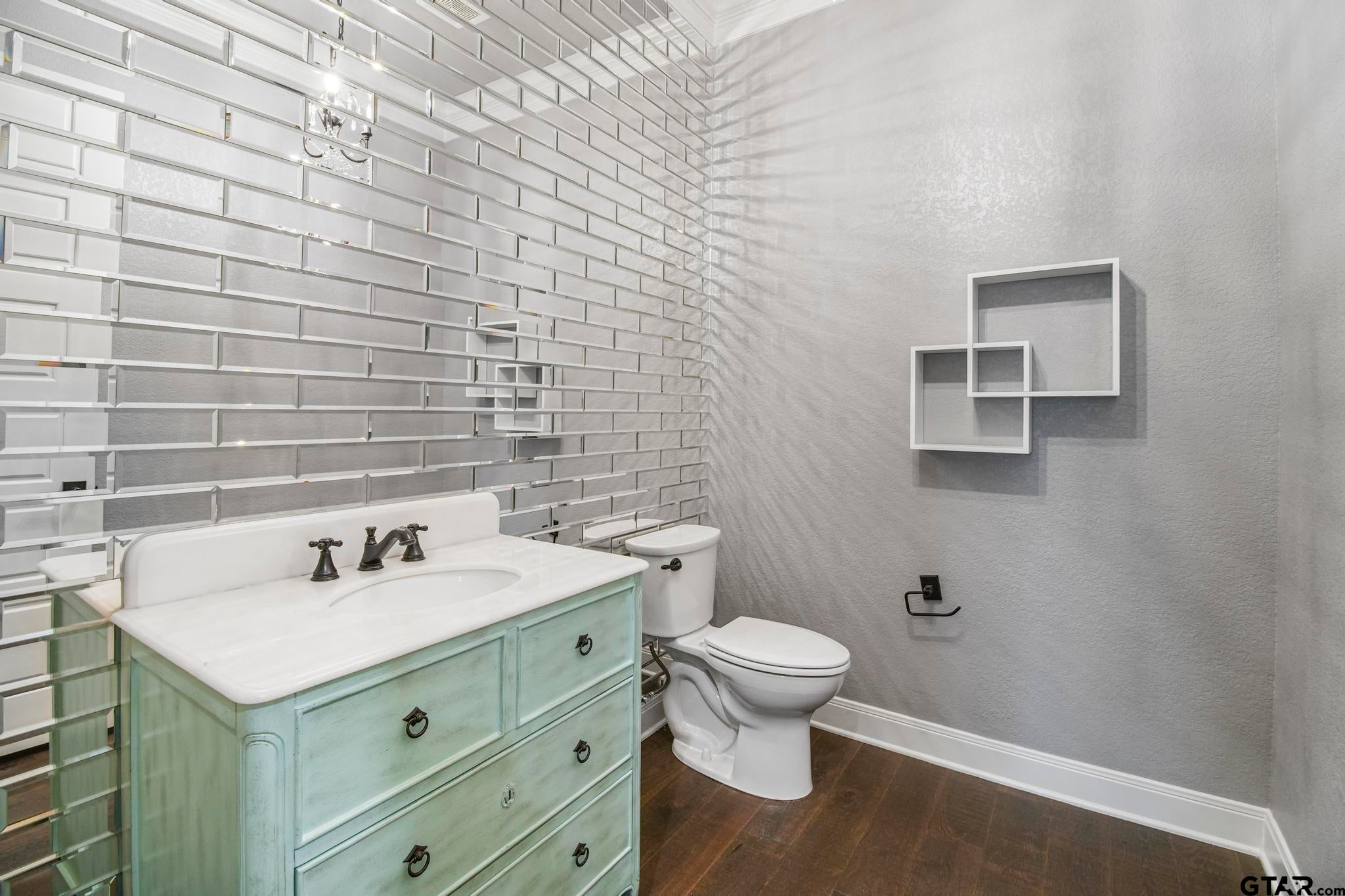 Tyler, Texas, 75703, United States, 6 Bedrooms Bedrooms, ,9 BathroomsBathrooms,Residential,Active,1953435