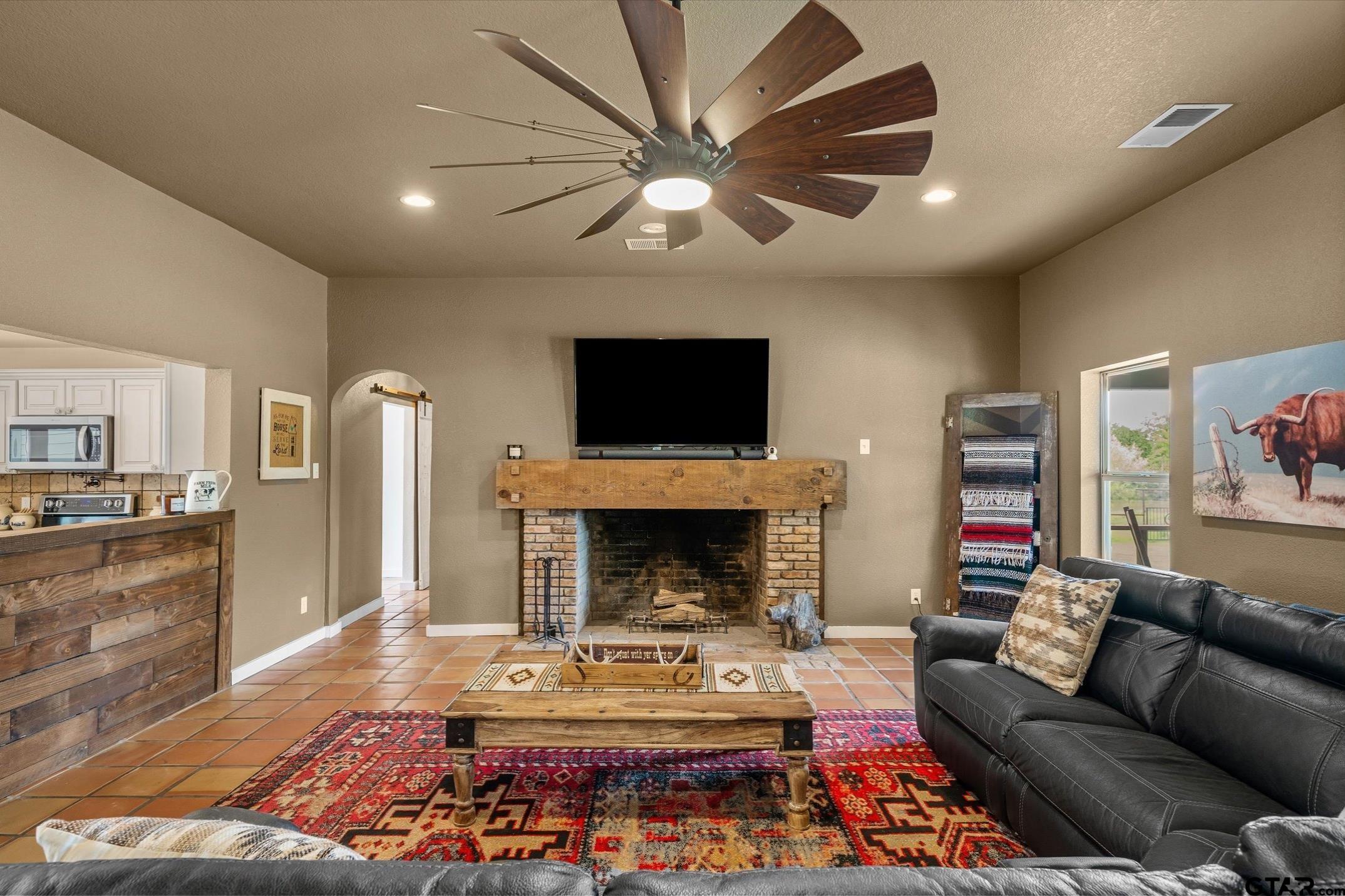Kaufman, Texas, 75142, United States, 4 Bedrooms Bedrooms, ,3 BathroomsBathrooms,Residential,Active,2044171