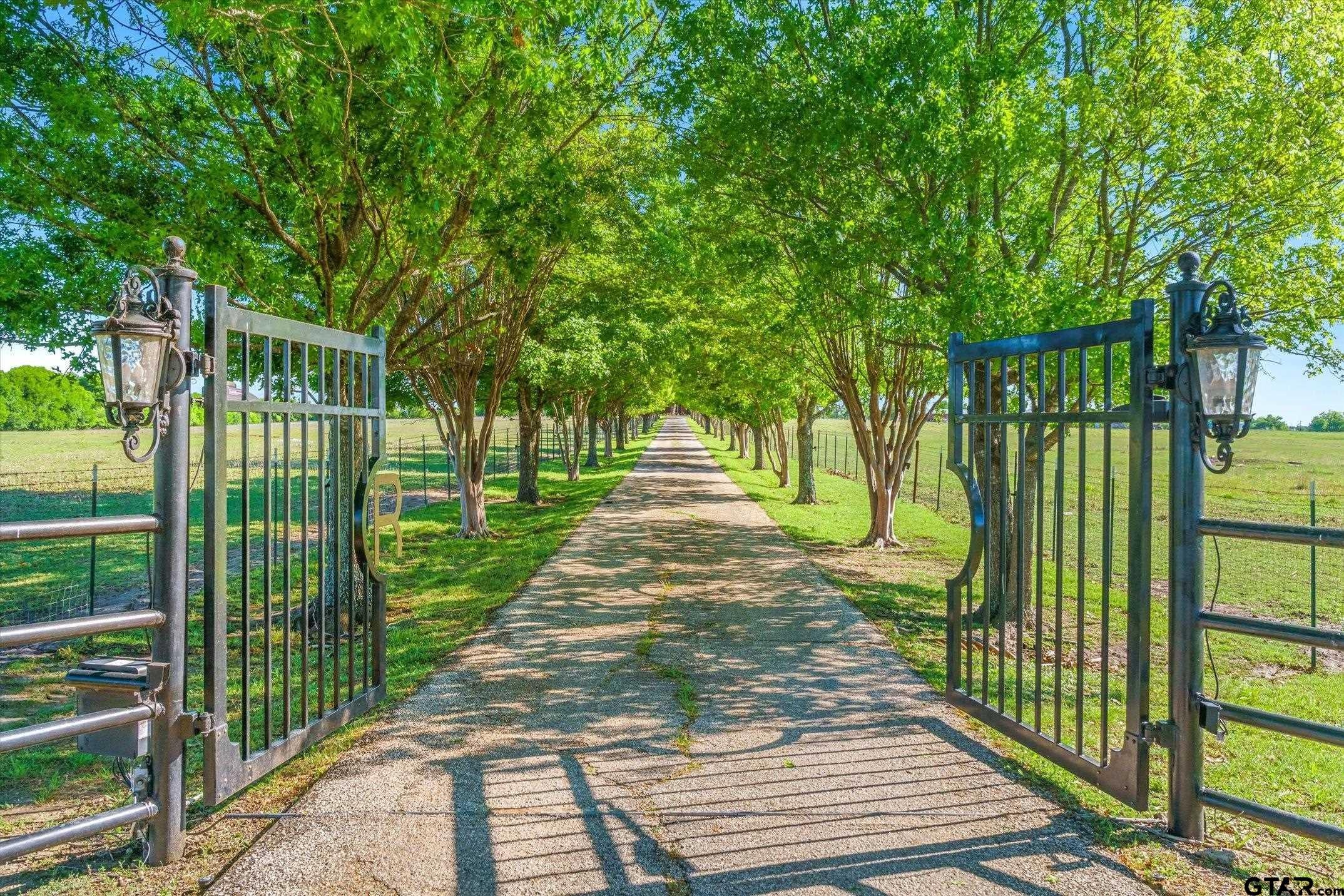 Ennis, Texas, 75119, United States, 5 Bedrooms Bedrooms, ,6 BathroomsBathrooms,Residential,Active,2043796