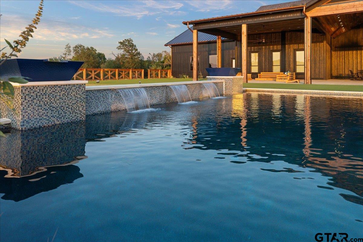 Lindale, Texas, 75771, United States, 4 Bedrooms Bedrooms, ,7 BathroomsBathrooms,Residential,Active,1941343
