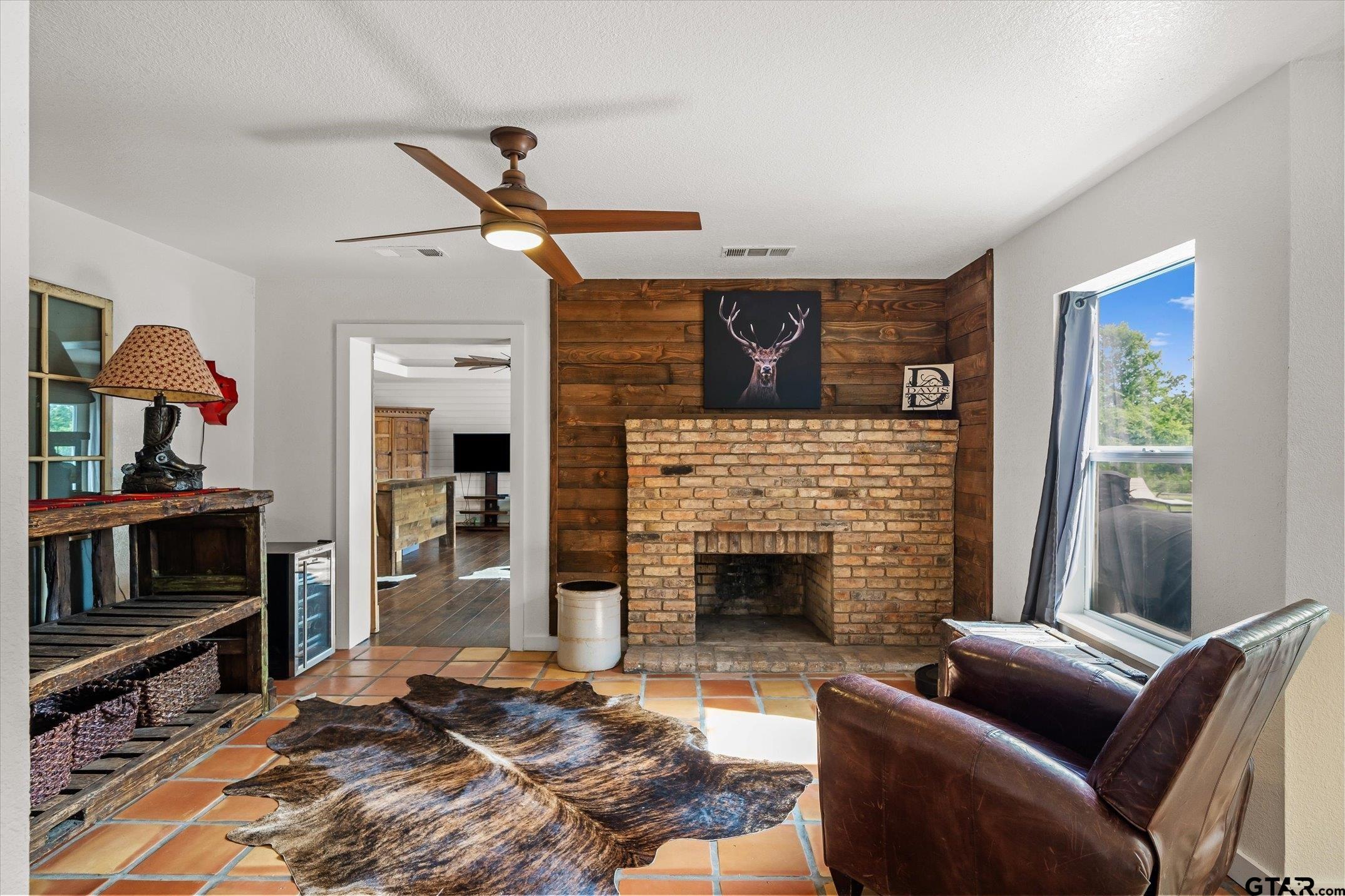 Kaufman, Texas, 75142, United States, 4 Bedrooms Bedrooms, ,3 BathroomsBathrooms,Residential,Active,2044171