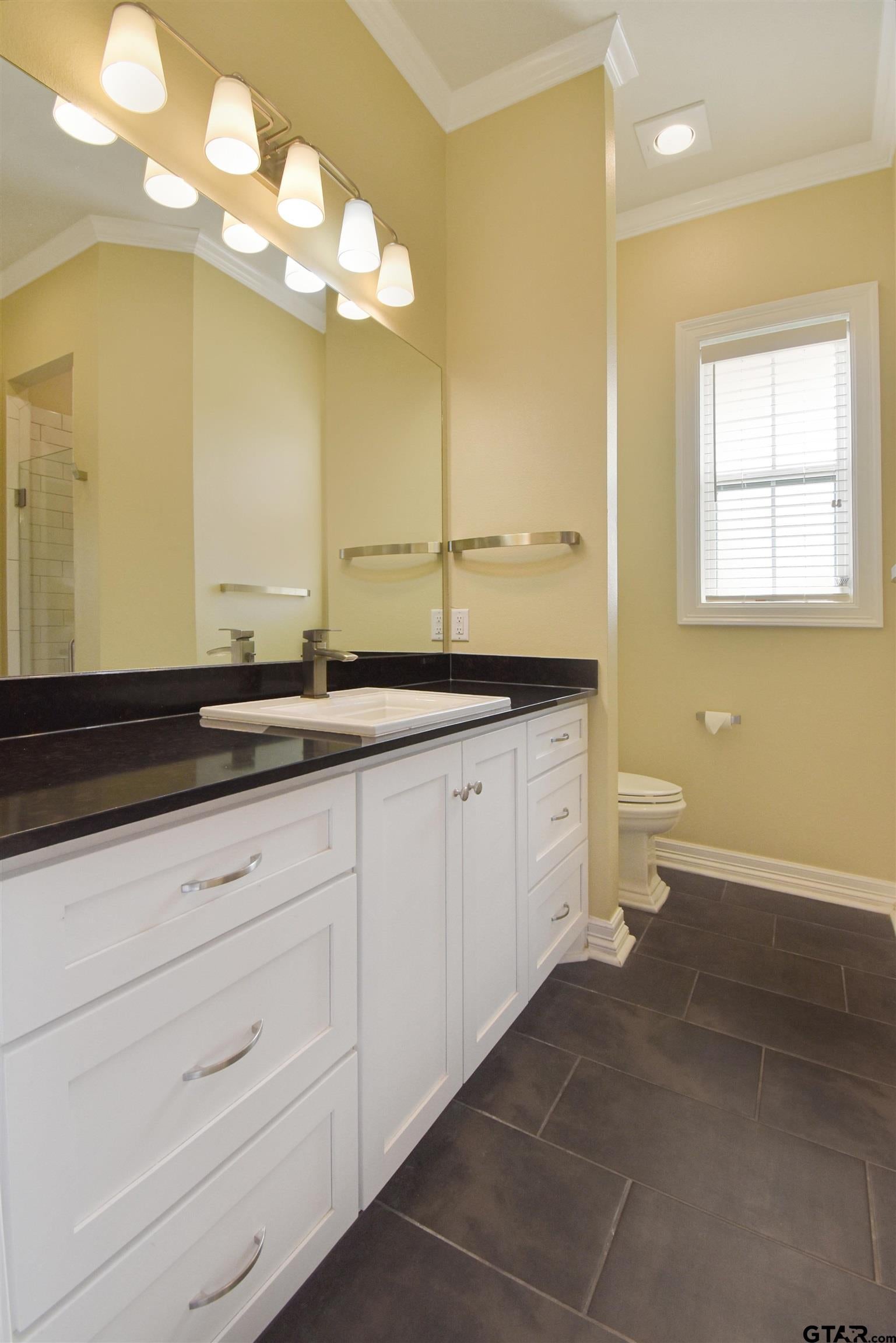 Brownsboro, Texas, 75756, United States, 5 Bedrooms Bedrooms, ,4 BathroomsBathrooms,Residential,Active,1905124