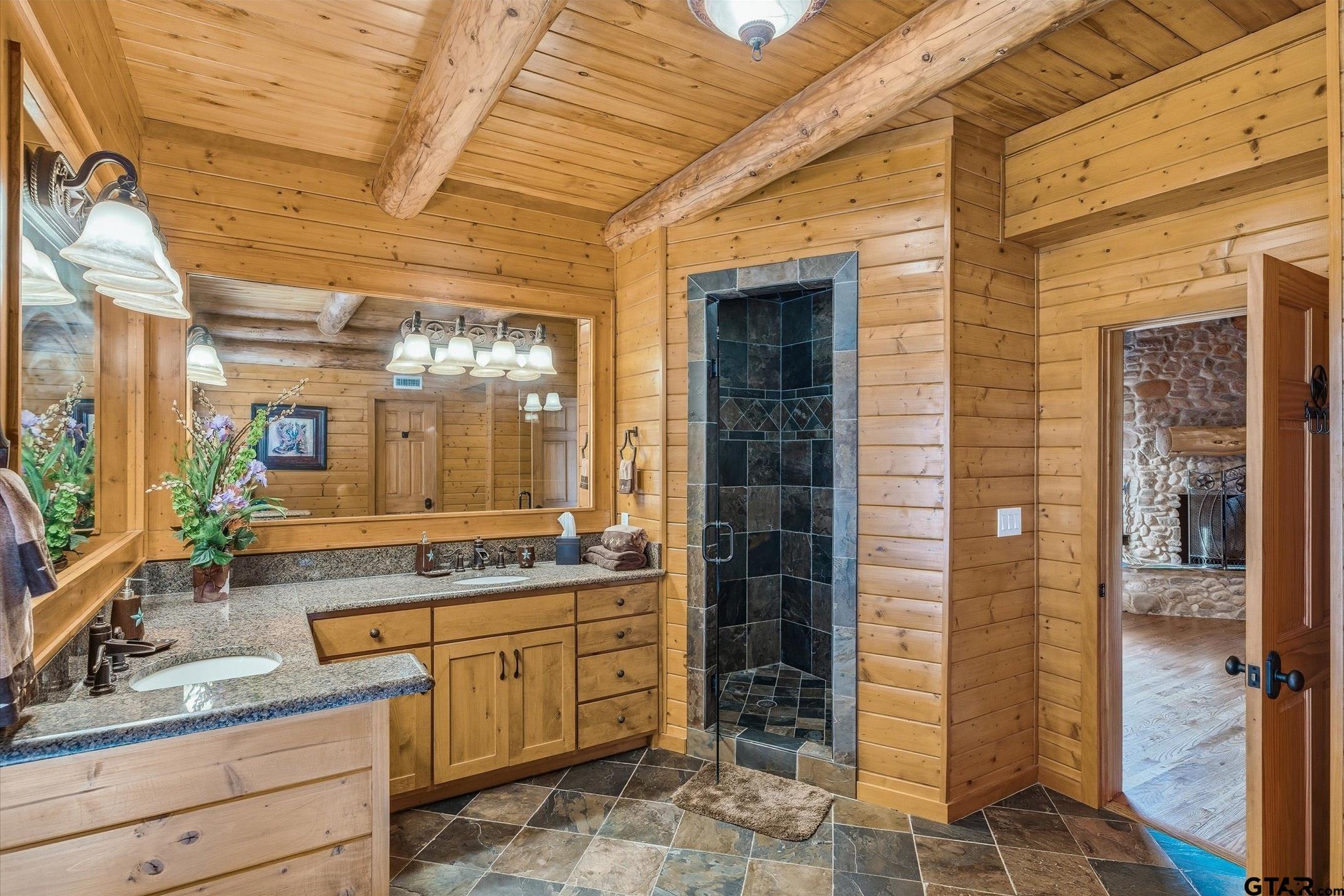 Palmer, Texas, 75152, United States, 6 Bedrooms Bedrooms, ,5 BathroomsBathrooms,Residential,Active,2011199