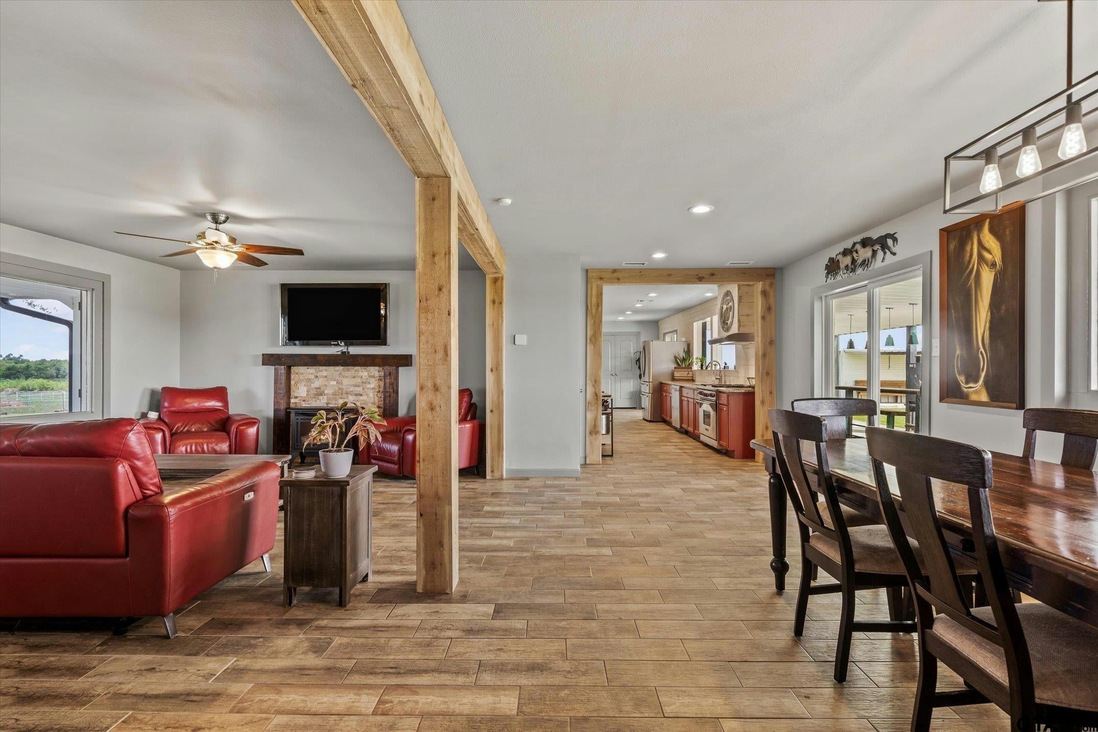 Kaufman, Texas, 75142, United States, 4 Bedrooms Bedrooms, ,3 BathroomsBathrooms,Residential,Active,1808205