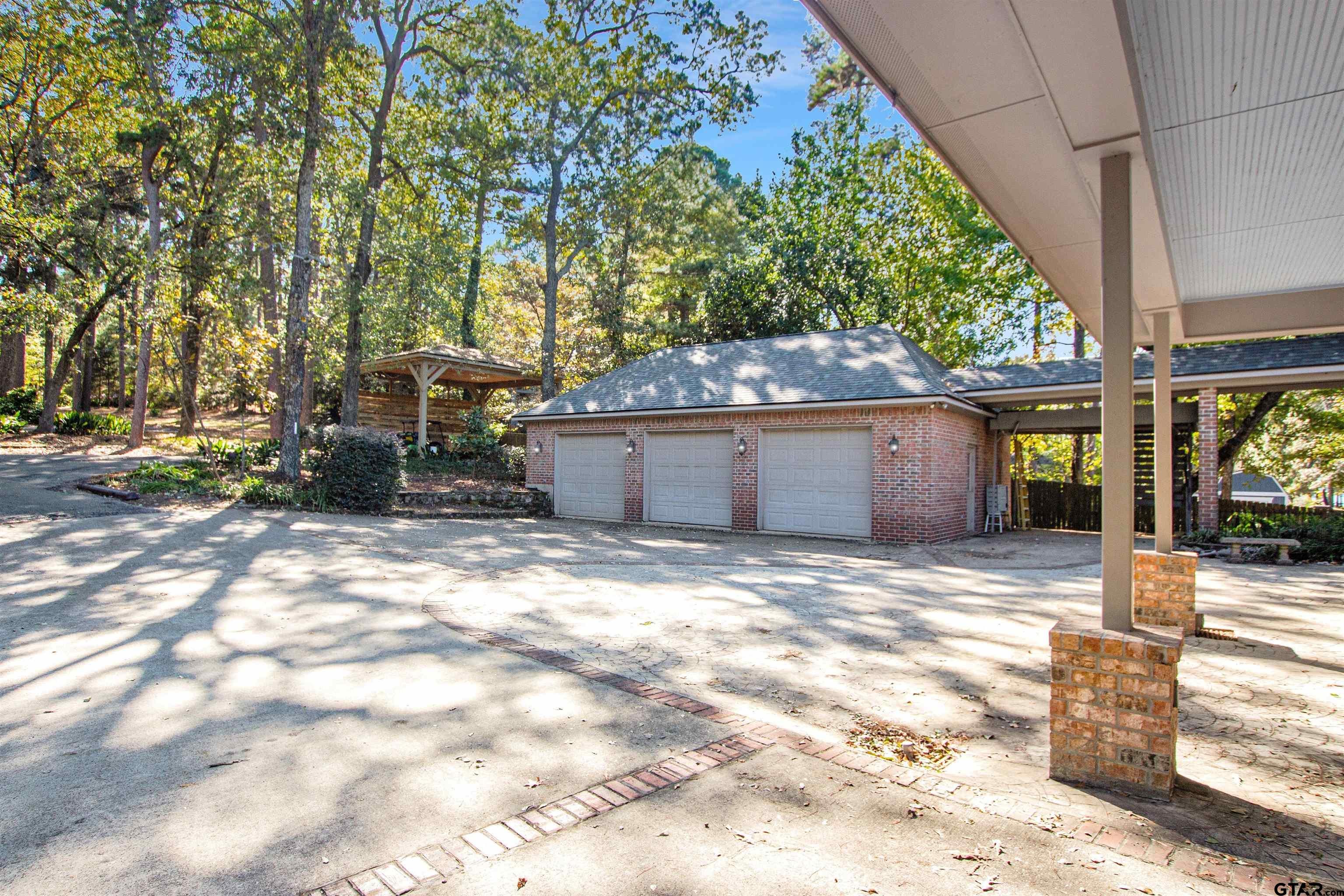 Flint, Texas, 75762, United States, 5 Bedrooms Bedrooms, ,6 BathroomsBathrooms,Residential,Active,1987250