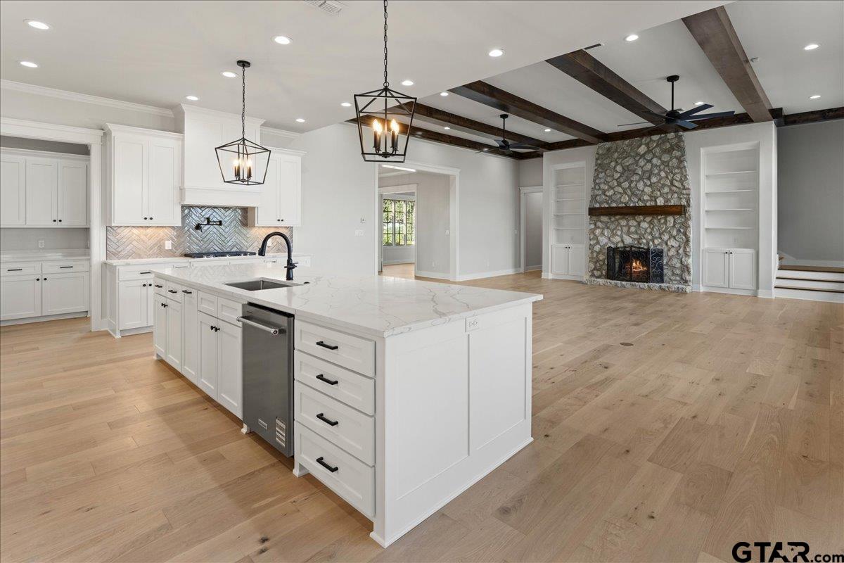 Tyler, Texas, 75706, United States, 4 Bedrooms Bedrooms, ,5 BathroomsBathrooms,Residential,Active,1920259