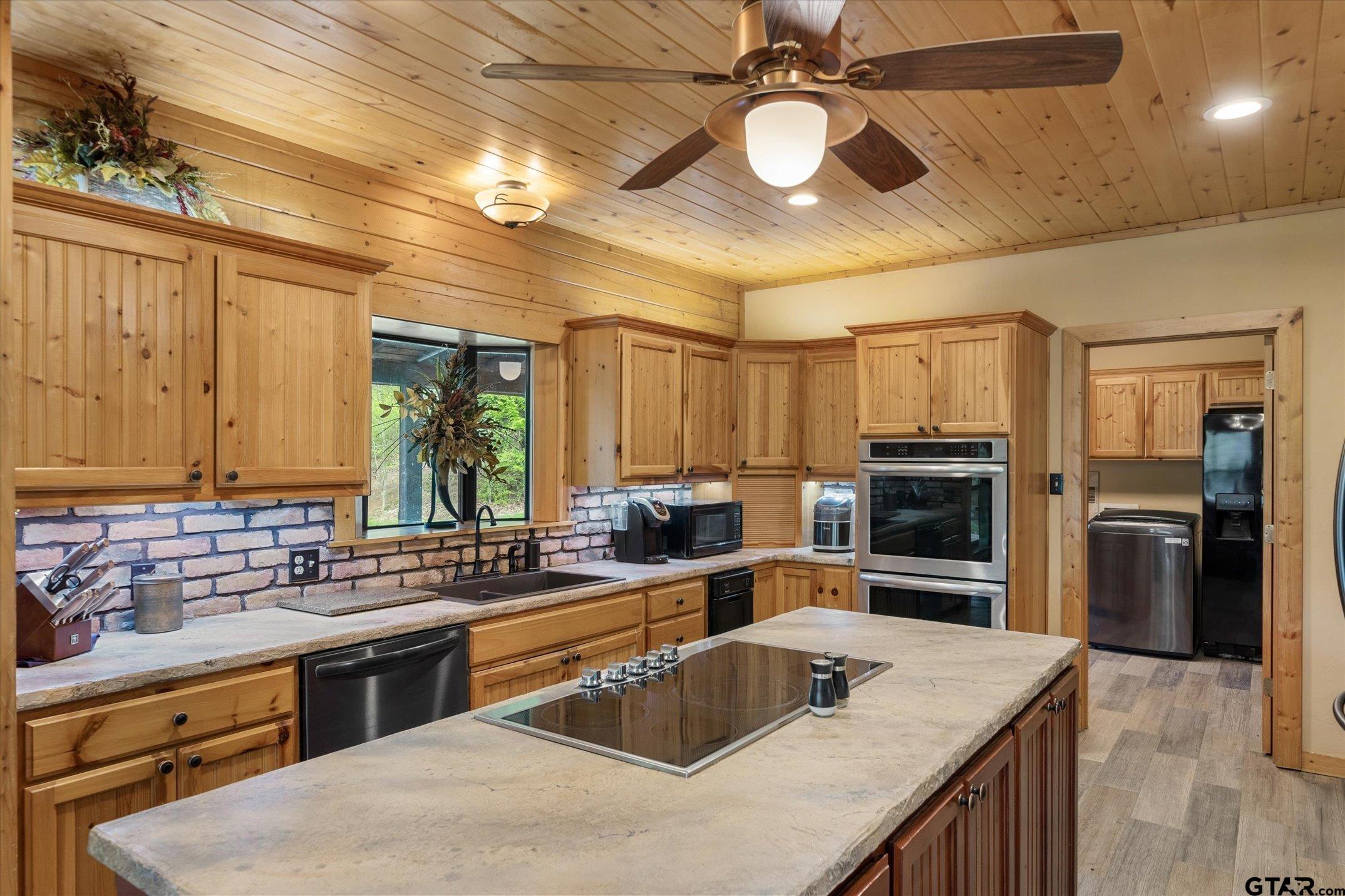 Edgewood, Texas, 75117, United States, ,3 BathroomsBathrooms,Residential,Active,1831824