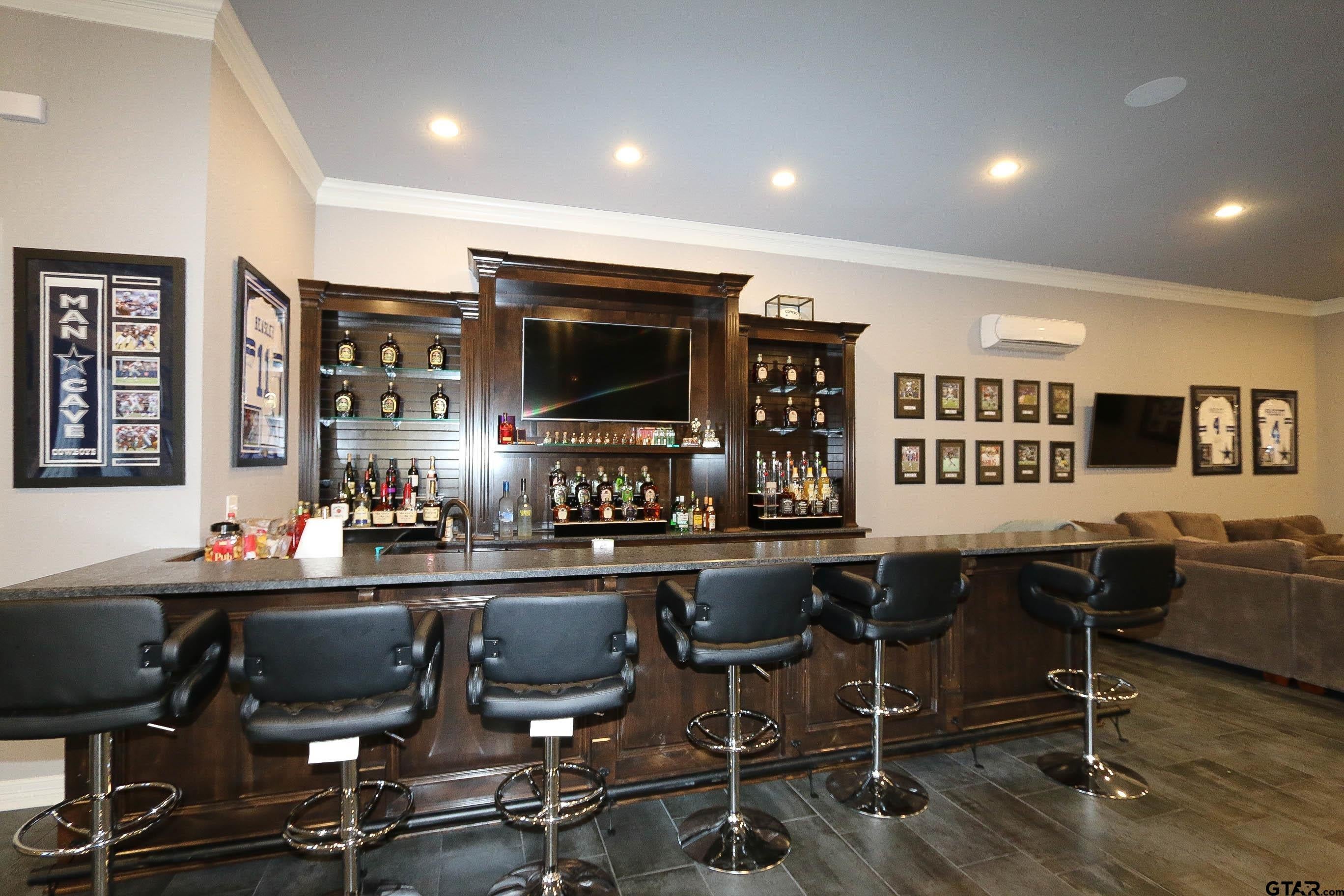 Tyler, Texas, 75703, United States, 6 Bedrooms Bedrooms, ,9 BathroomsBathrooms,Residential,Active,1953435