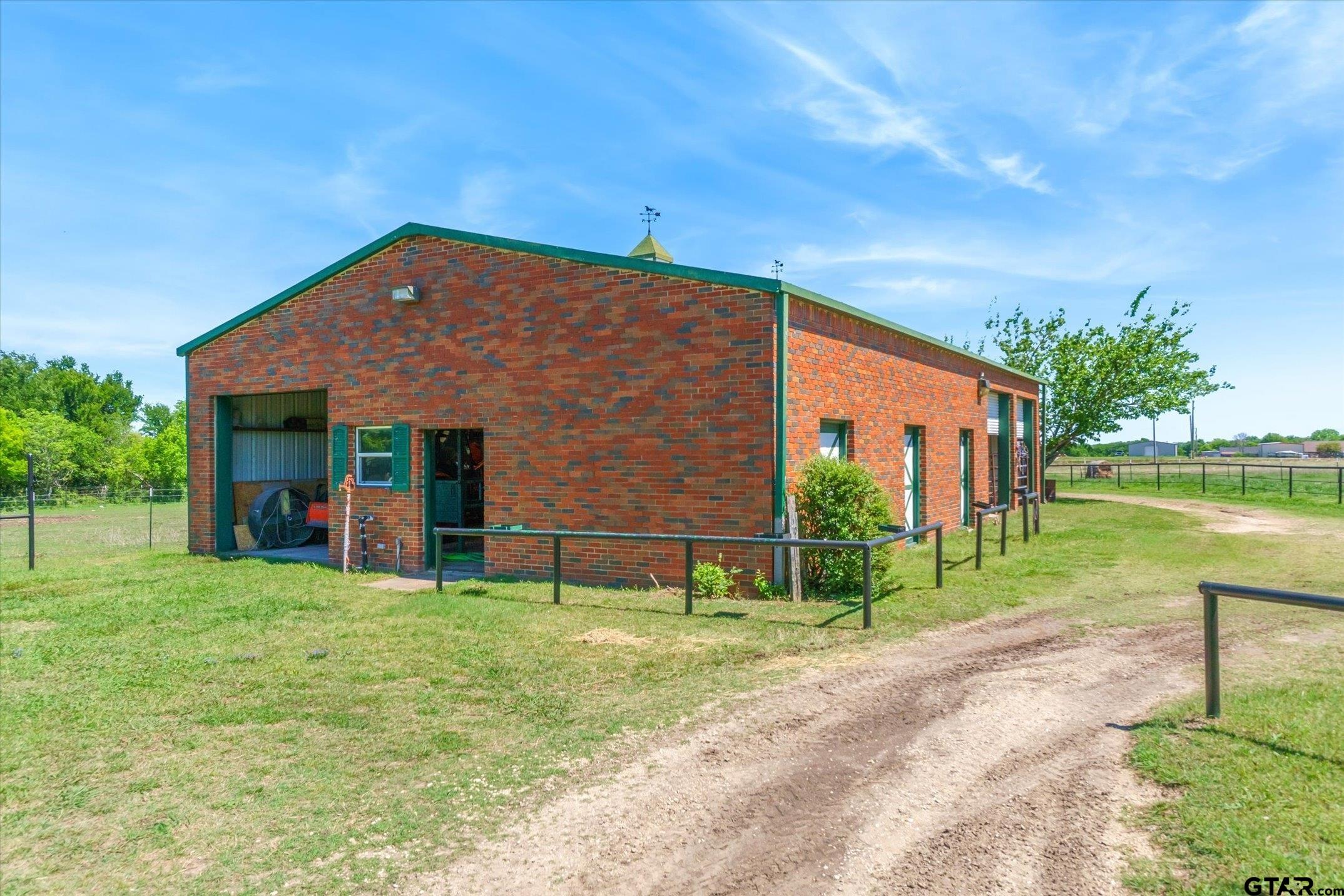 Ennis, Texas, 75119, United States, 5 Bedrooms Bedrooms, ,6 BathroomsBathrooms,Residential,Active,2043796