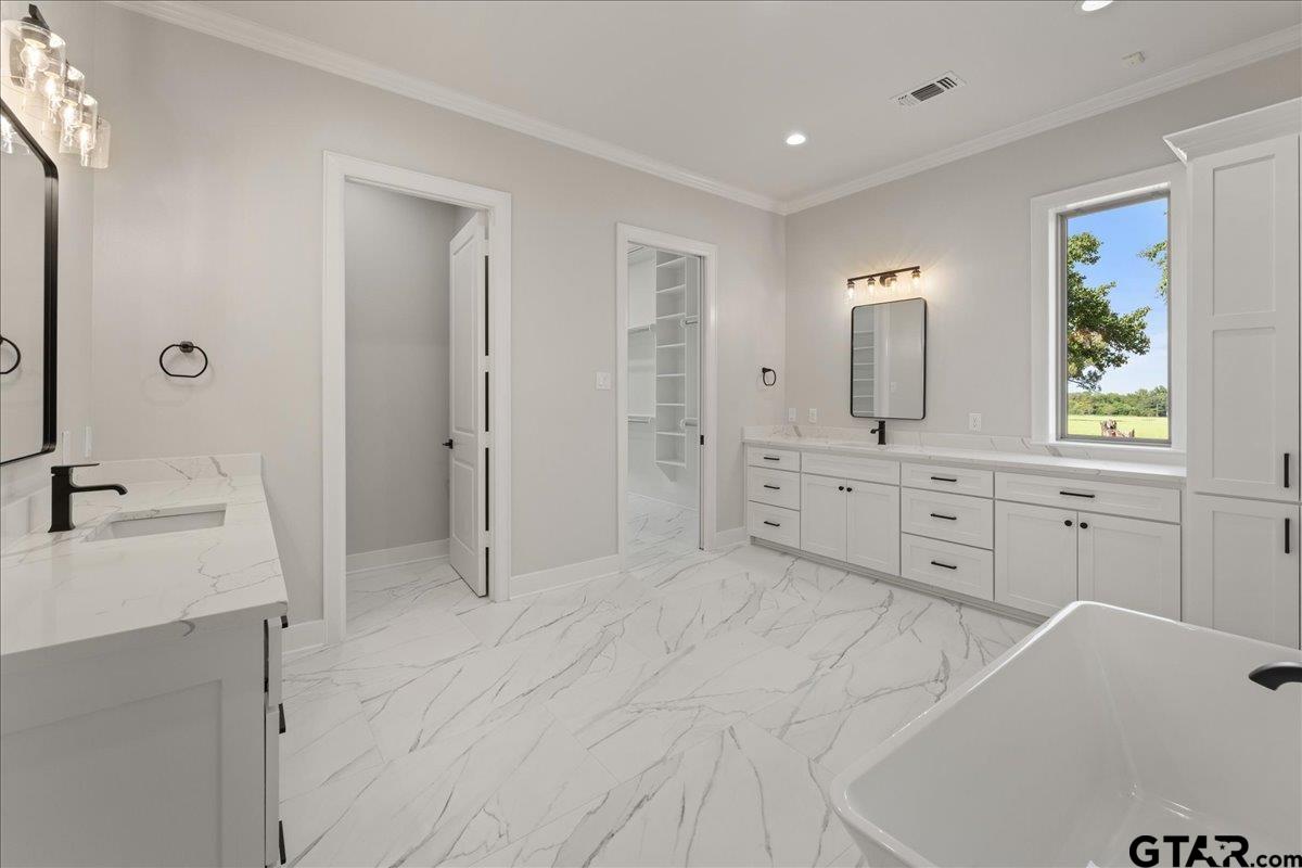 Tyler, Texas, 75706, United States, 4 Bedrooms Bedrooms, ,5 BathroomsBathrooms,Residential,Active,1920259