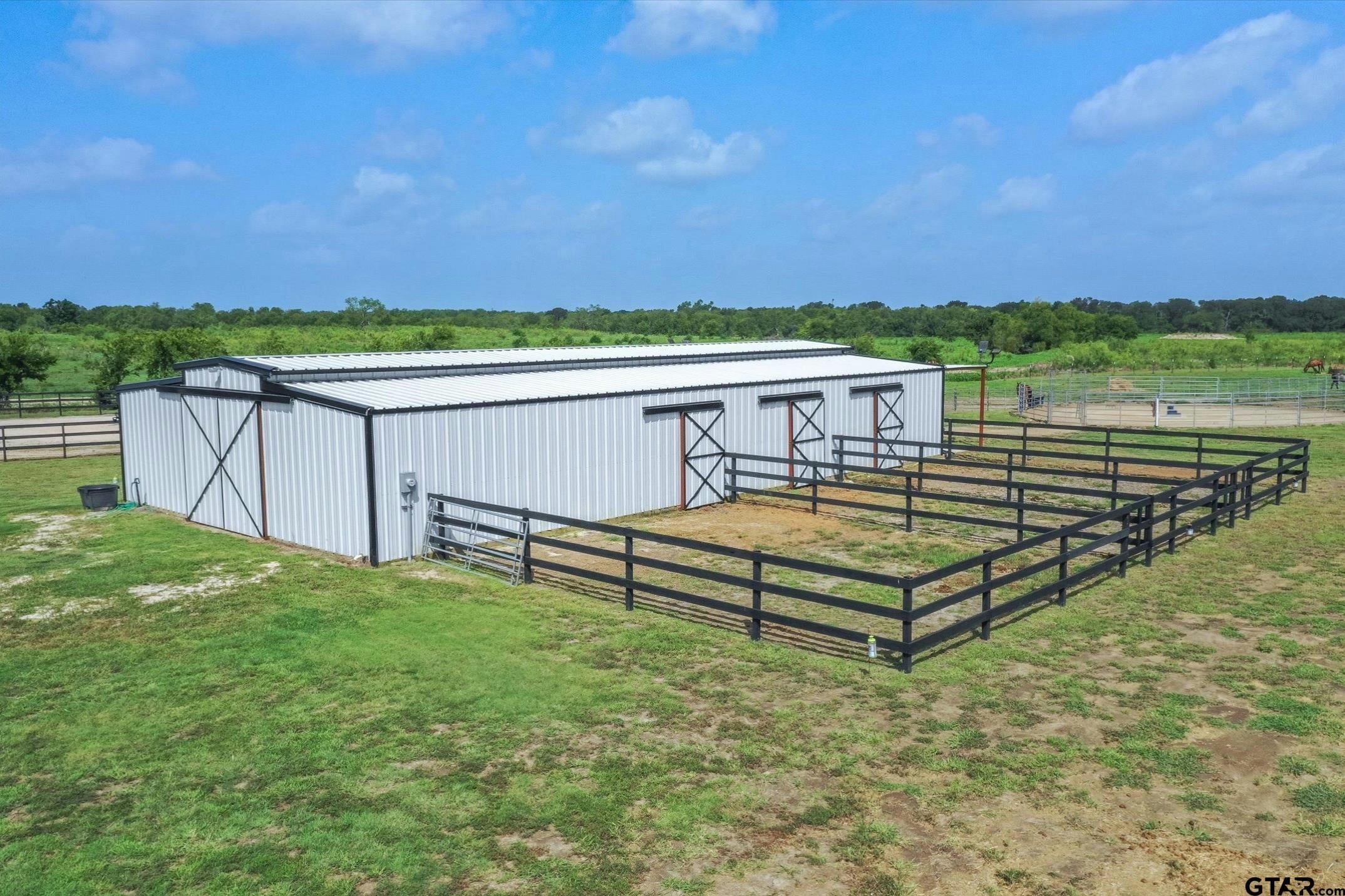 Kaufman, Texas, 75142, United States, 4 Bedrooms Bedrooms, ,3 BathroomsBathrooms,Residential,Active,1808205