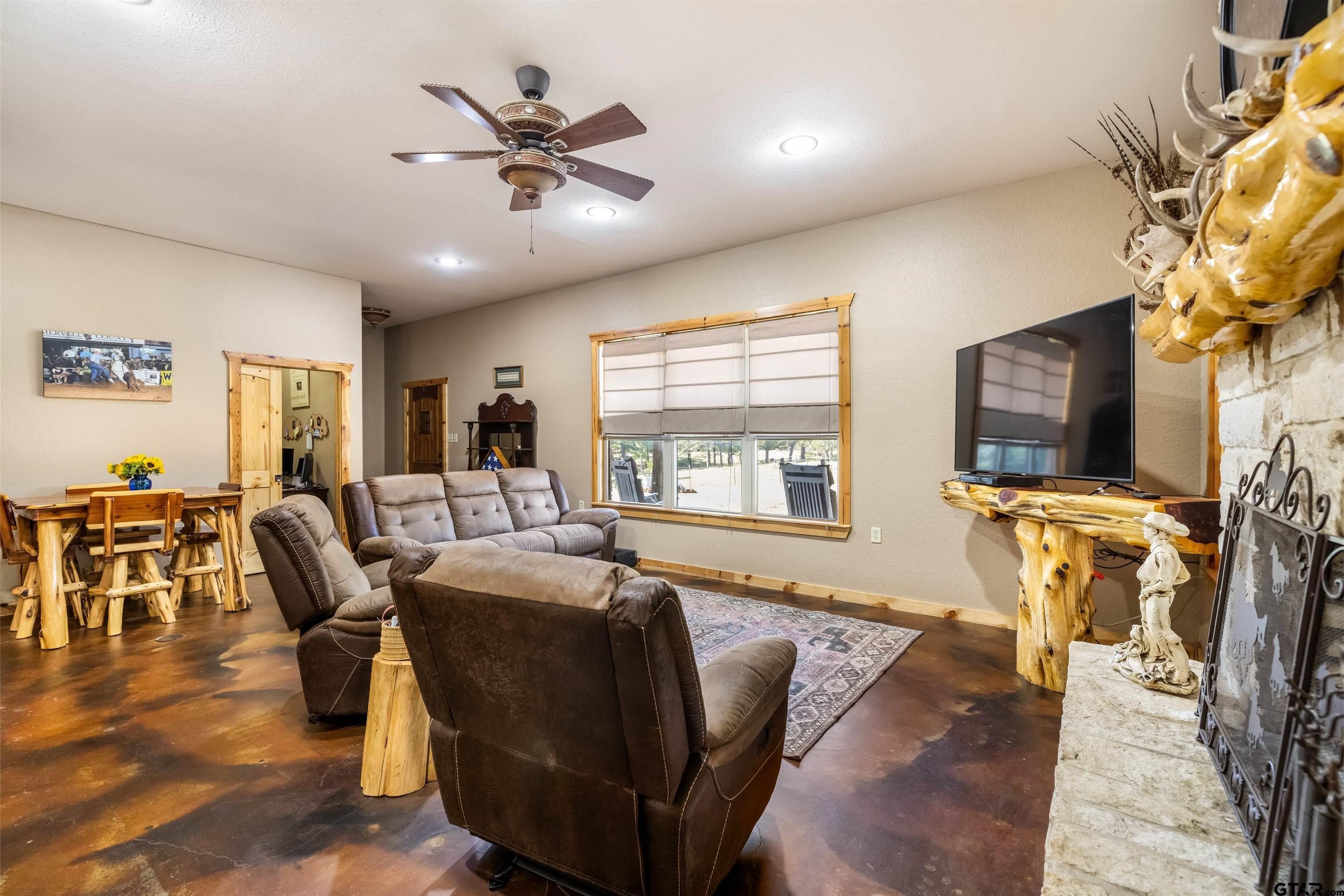 Chandler, Texas, 75758, United States, 3 Bedrooms Bedrooms, ,3 BathroomsBathrooms,Residential,Active,1905365