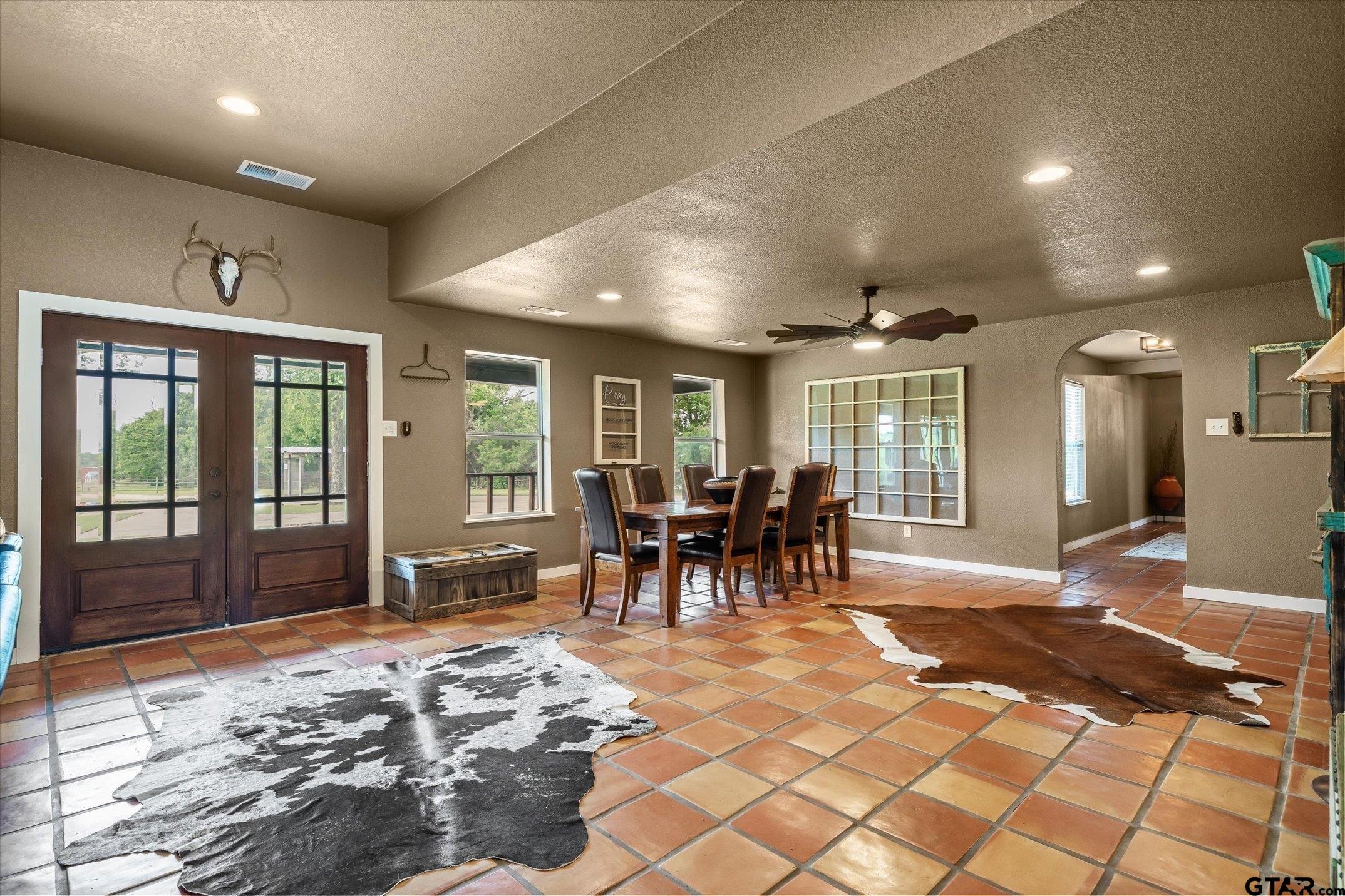 Kaufman, Texas, 75142, United States, 4 Bedrooms Bedrooms, ,3 BathroomsBathrooms,Residential,Active,2044171