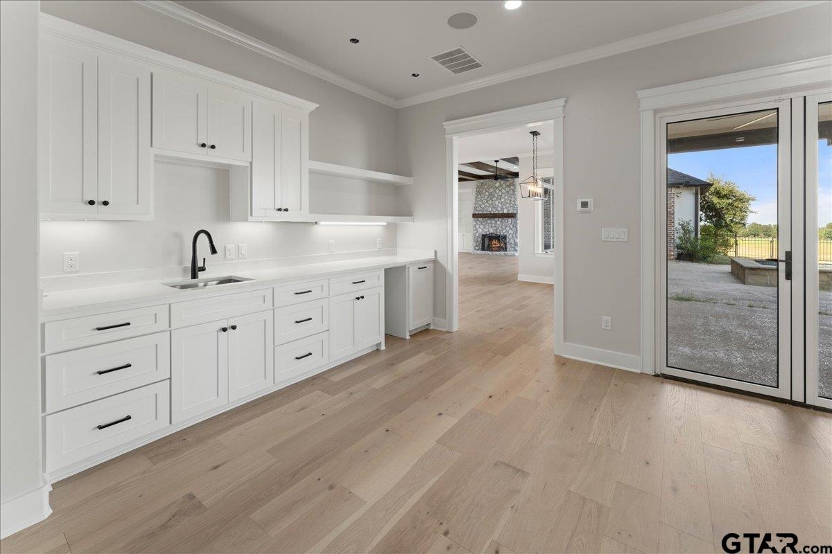 Tyler, Texas, 75706, United States, 4 Bedrooms Bedrooms, ,5 BathroomsBathrooms,Residential,Active,1920259