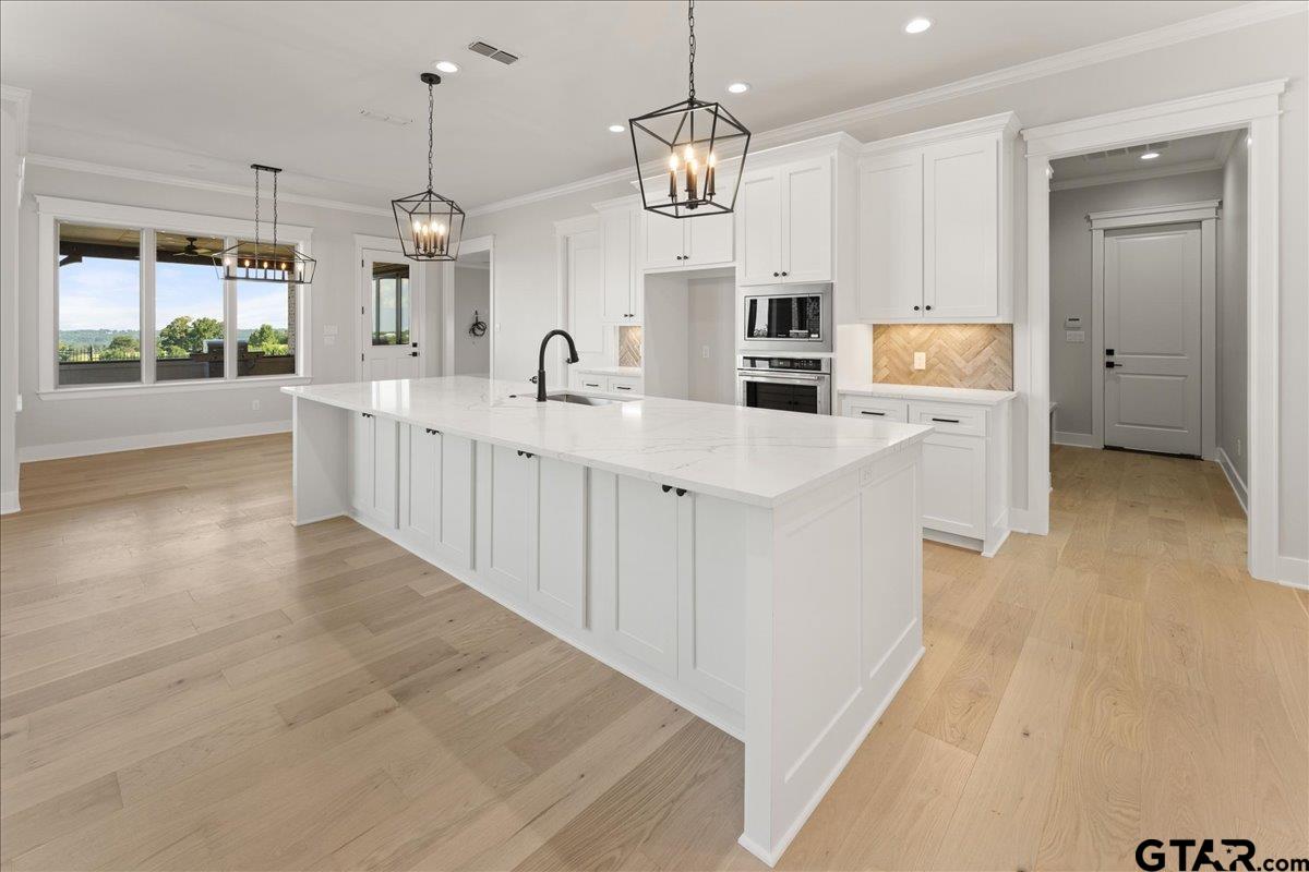 Tyler, Texas, 75706, United States, 4 Bedrooms Bedrooms, ,5 BathroomsBathrooms,Residential,Active,1920259