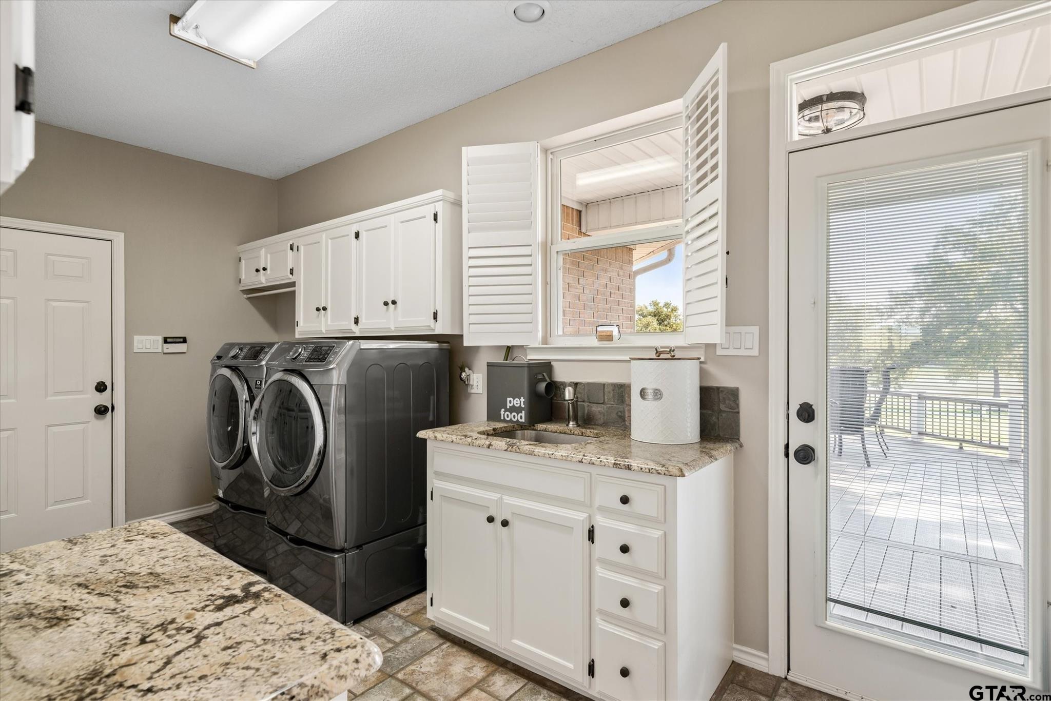 Mabank, Texas, 75147, United States, 5 Bedrooms Bedrooms, ,7 BathroomsBathrooms,Residential,Active,1985855