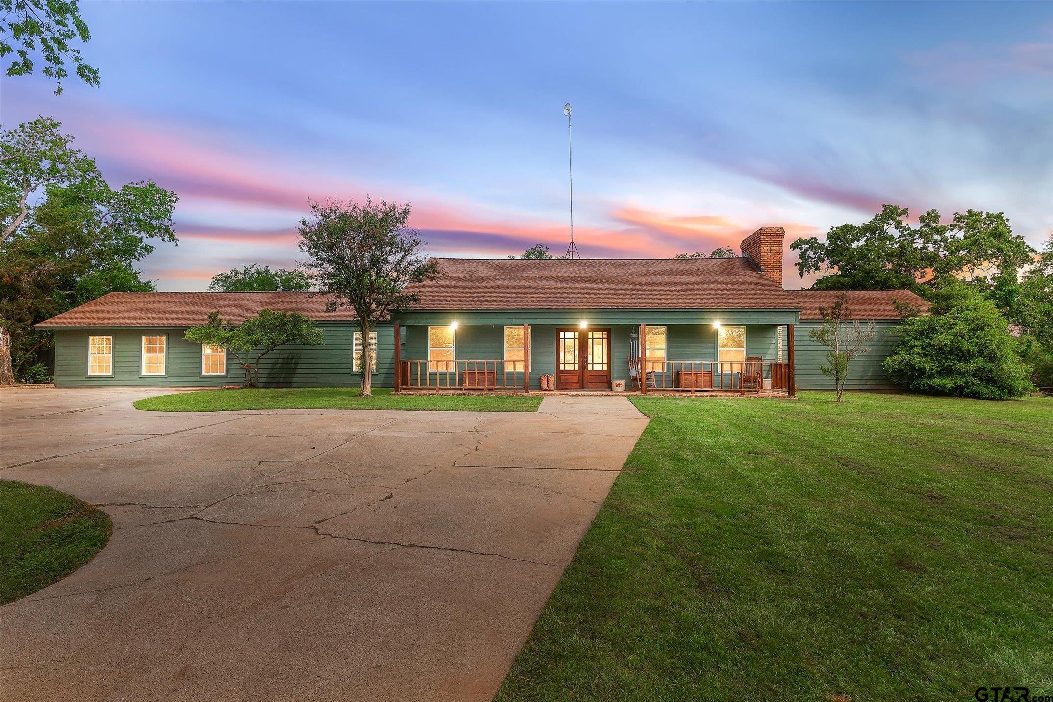 Kaufman, Texas, 75142, United States, 4 Bedrooms Bedrooms, ,3 BathroomsBathrooms,Residential,Active,2044171