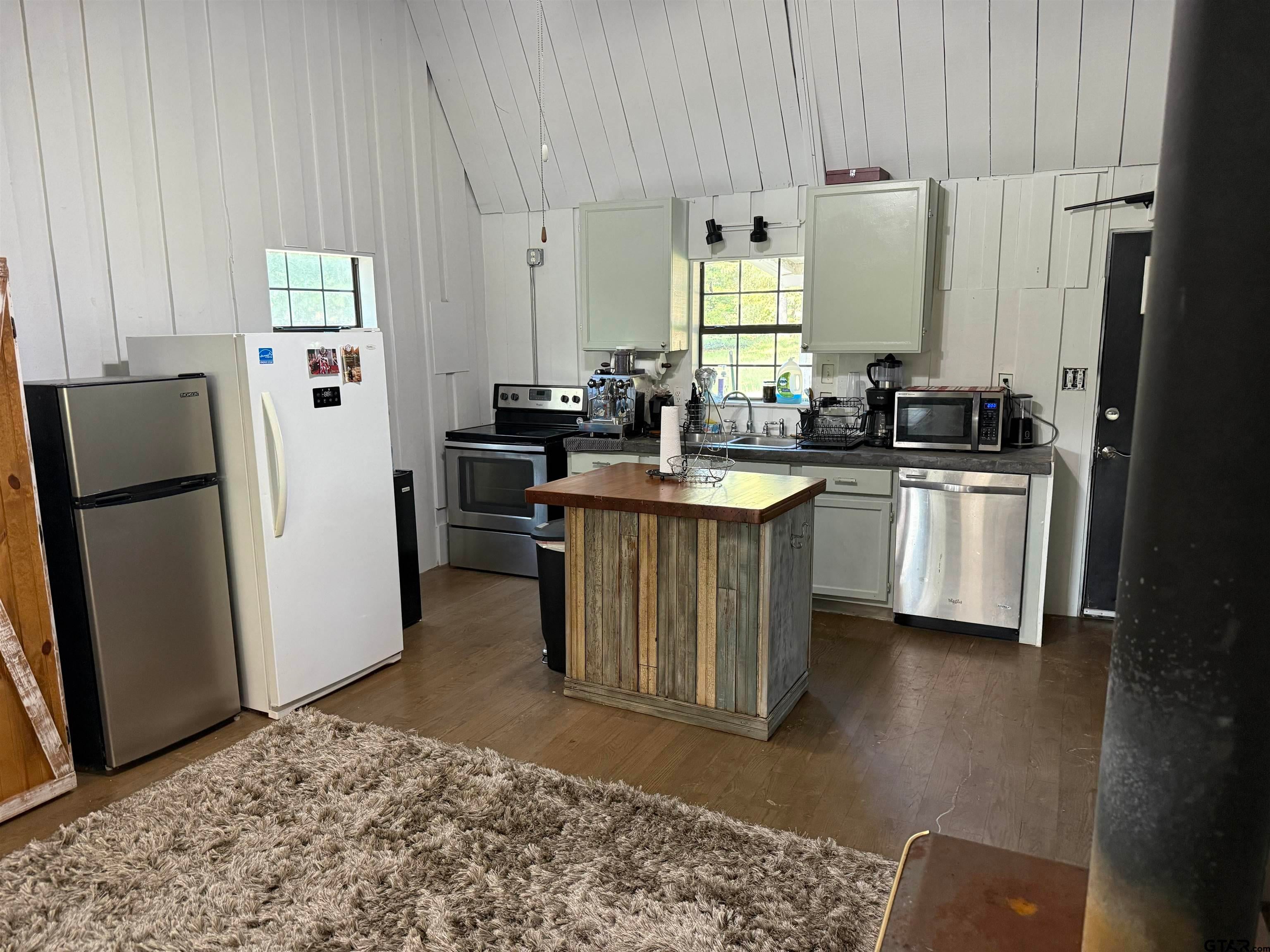 Lindale, Texas, 75771, United States, 1 Bedroom Bedrooms, ,1 BathroomBathrooms,Residential,Active,1941103
