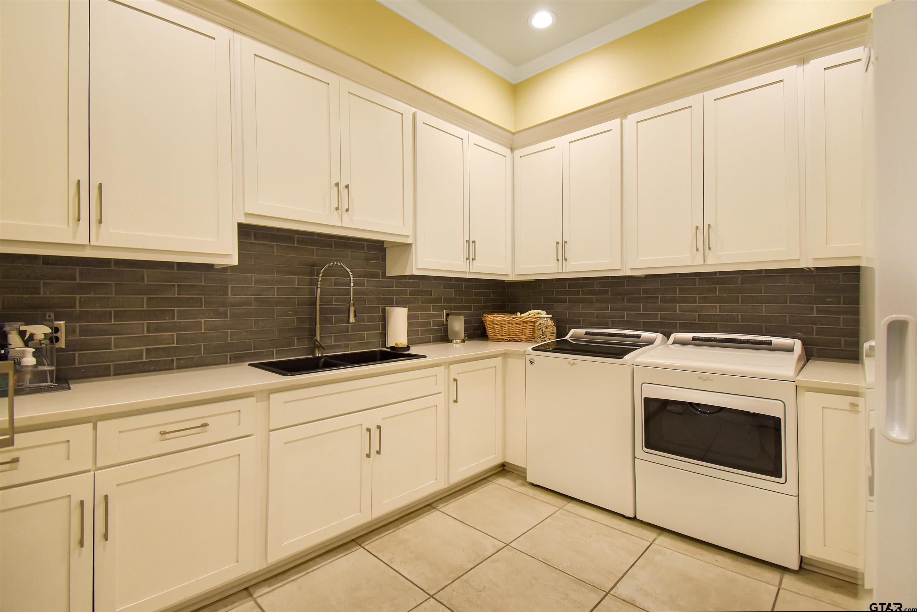 Brownsboro, Texas, 75756, United States, 5 Bedrooms Bedrooms, ,4 BathroomsBathrooms,Residential,Active,1905124