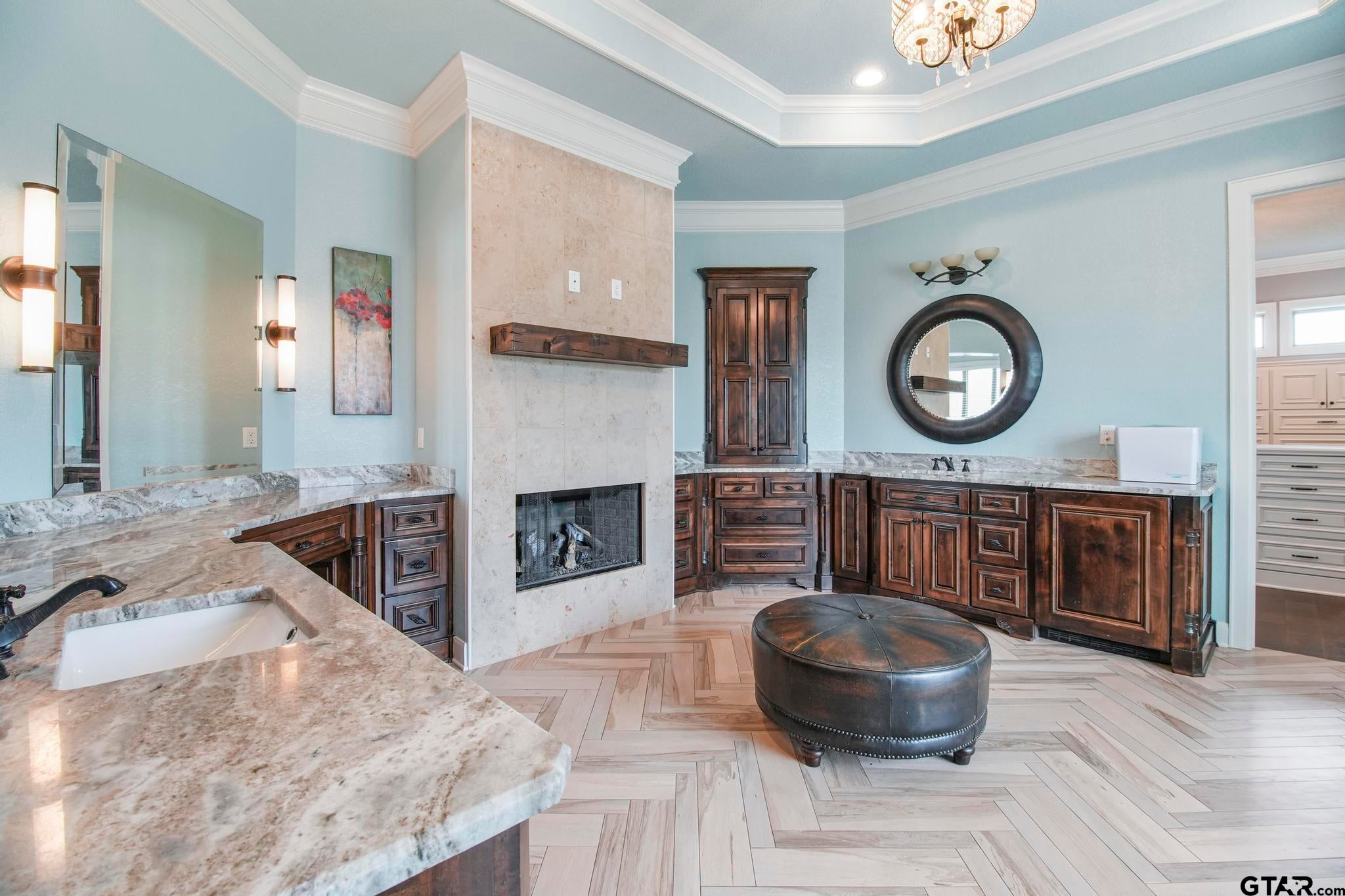 Tyler, Texas, 75703, United States, 6 Bedrooms Bedrooms, ,9 BathroomsBathrooms,Residential,Active,1953435