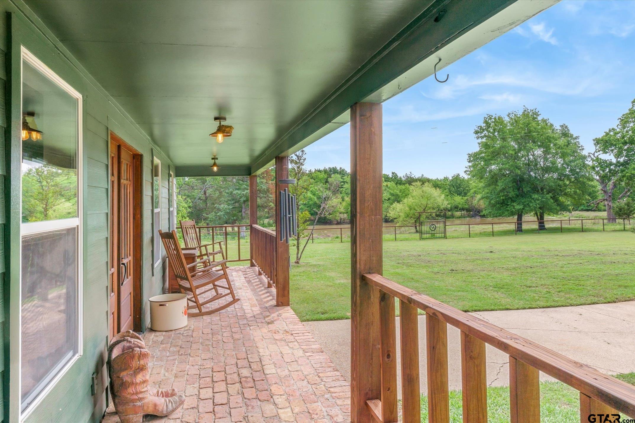 Kaufman, Texas, 75142, United States, 4 Bedrooms Bedrooms, ,3 BathroomsBathrooms,Residential,Active,2044171