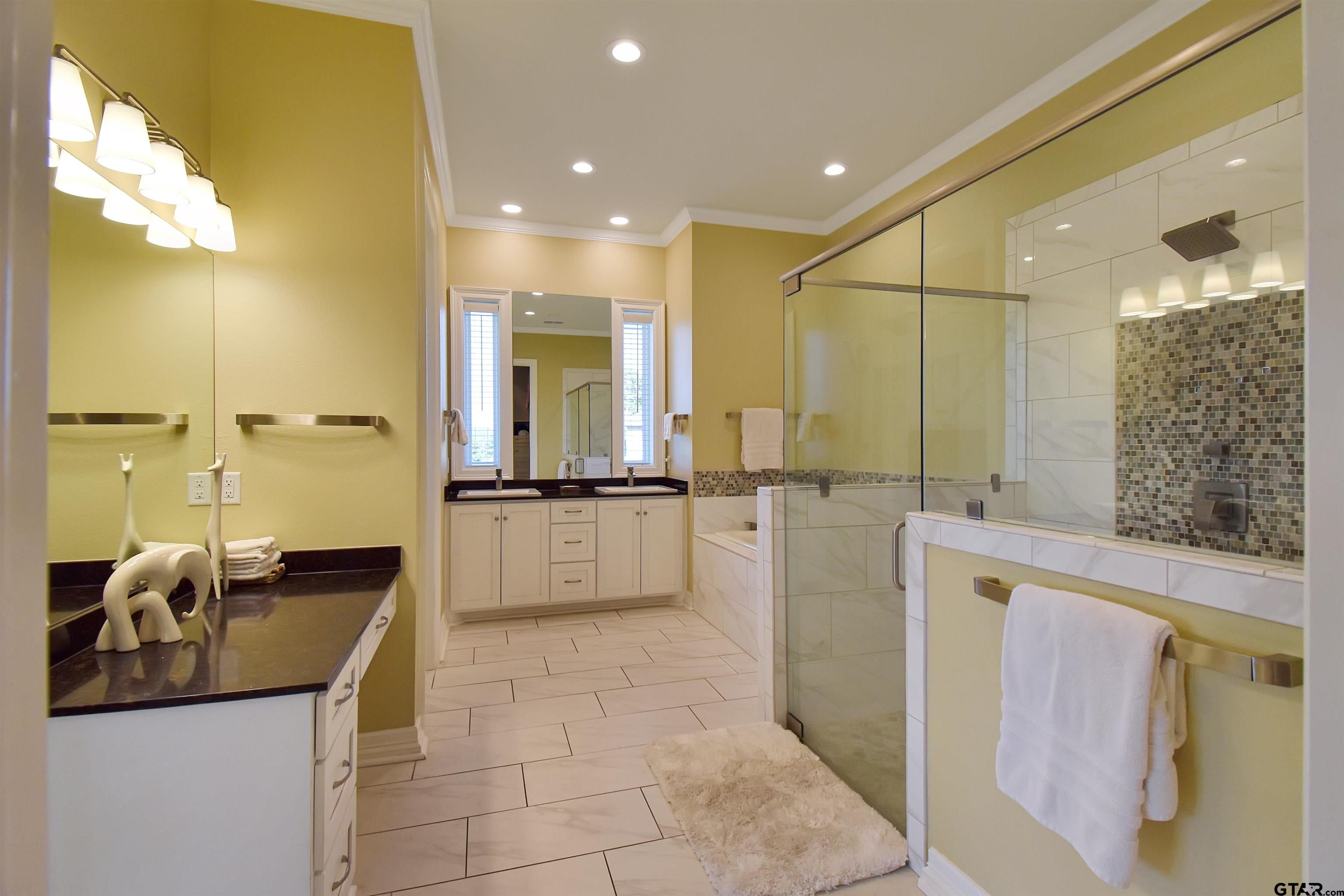 Brownsboro, Texas, 75756, United States, 5 Bedrooms Bedrooms, ,4 BathroomsBathrooms,Residential,Active,1905124